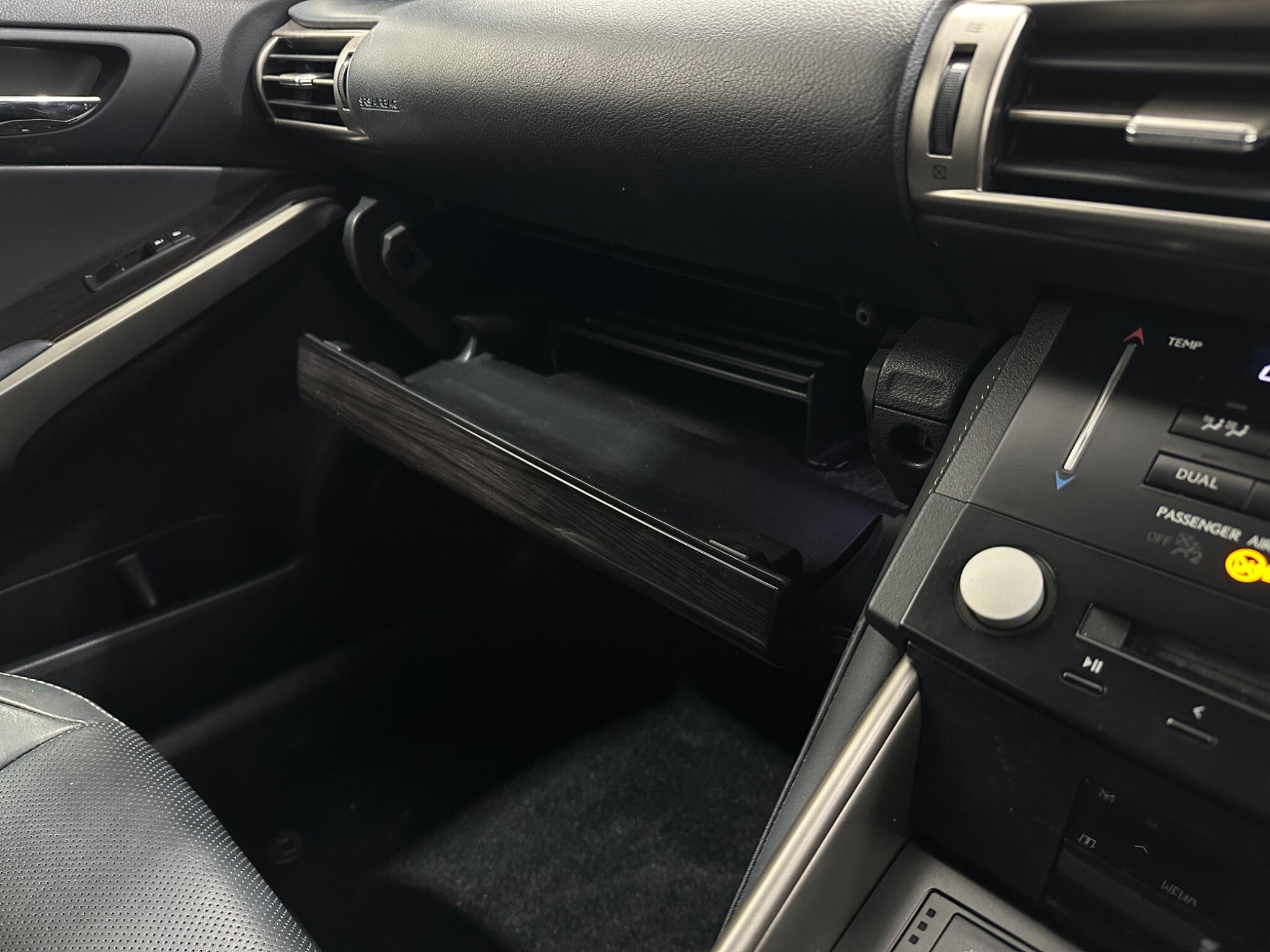 Lexus Is view 30
