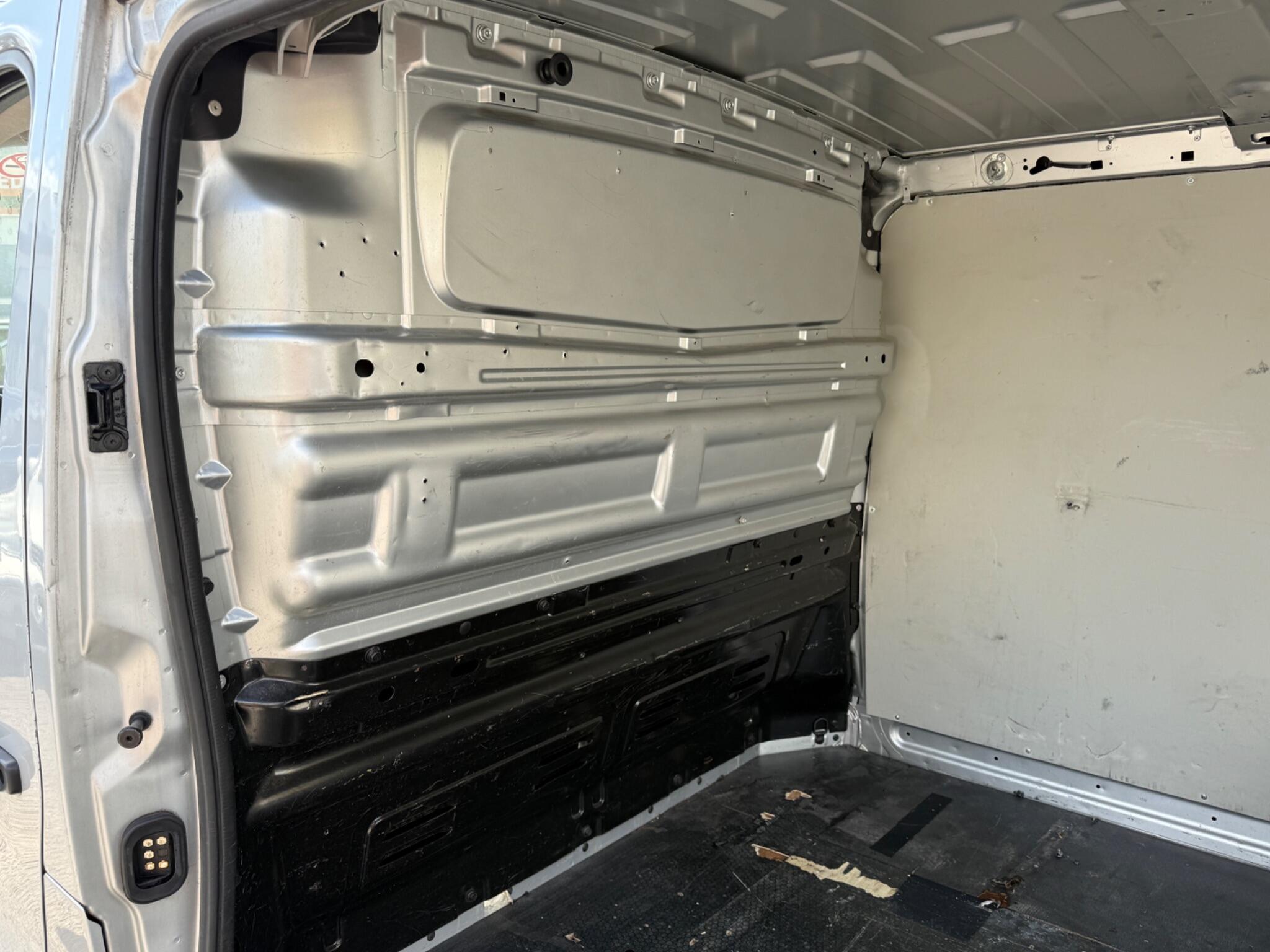 Vauxhall Vivaro - Image 37