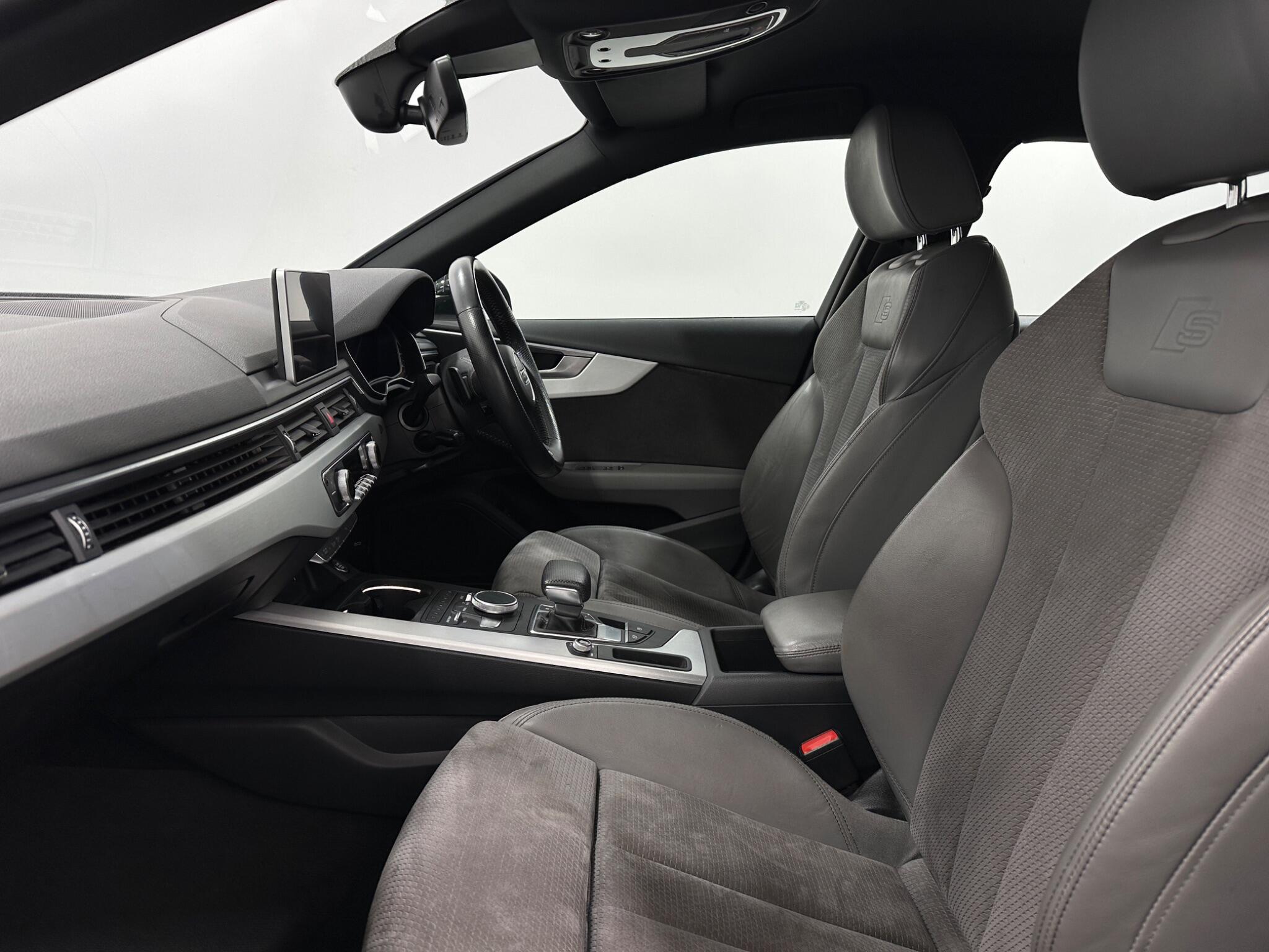 Audi A4 view 36