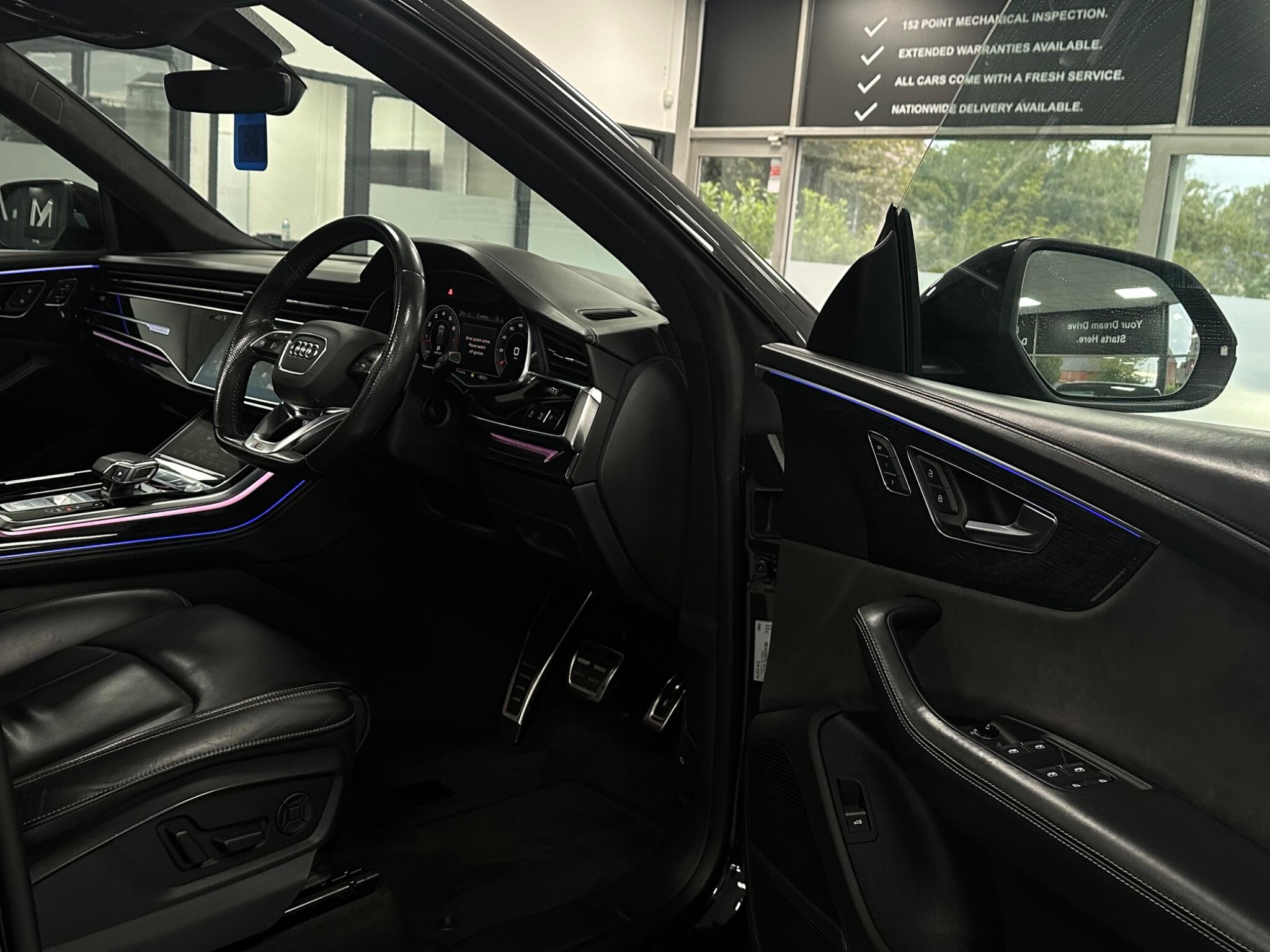 Audi Q8 view 21