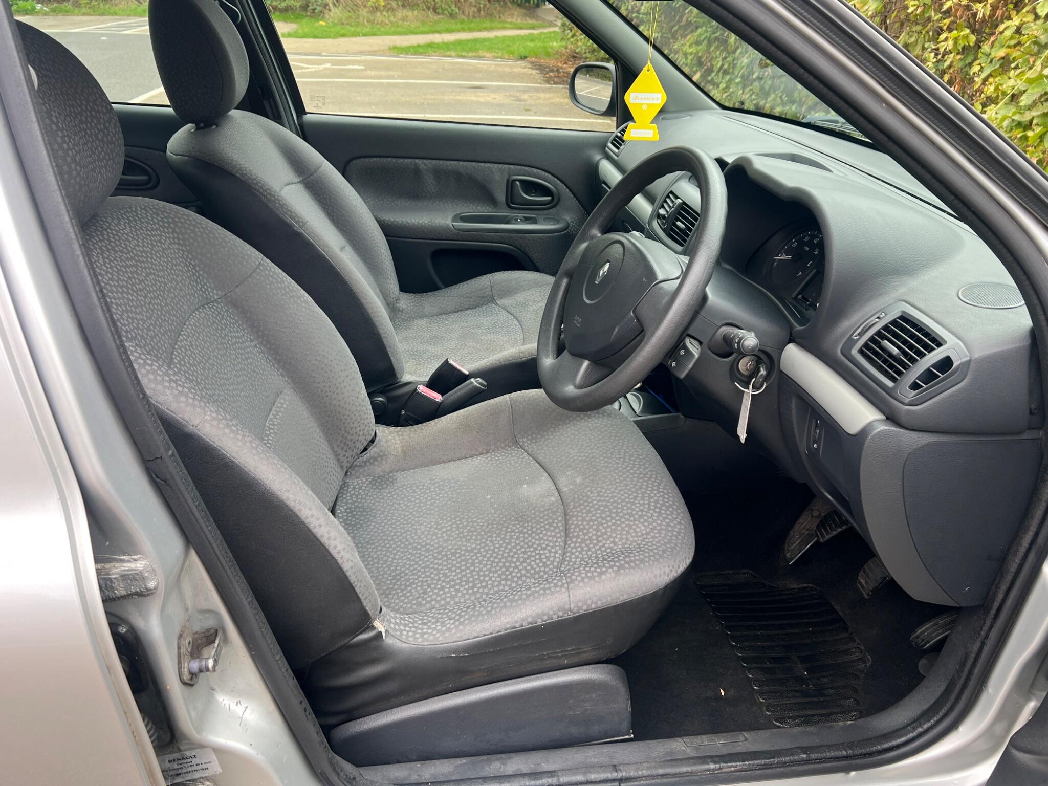 Renault Clio view 14