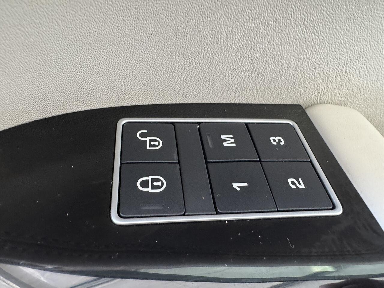 Land Rover Range Rover Sport view 28