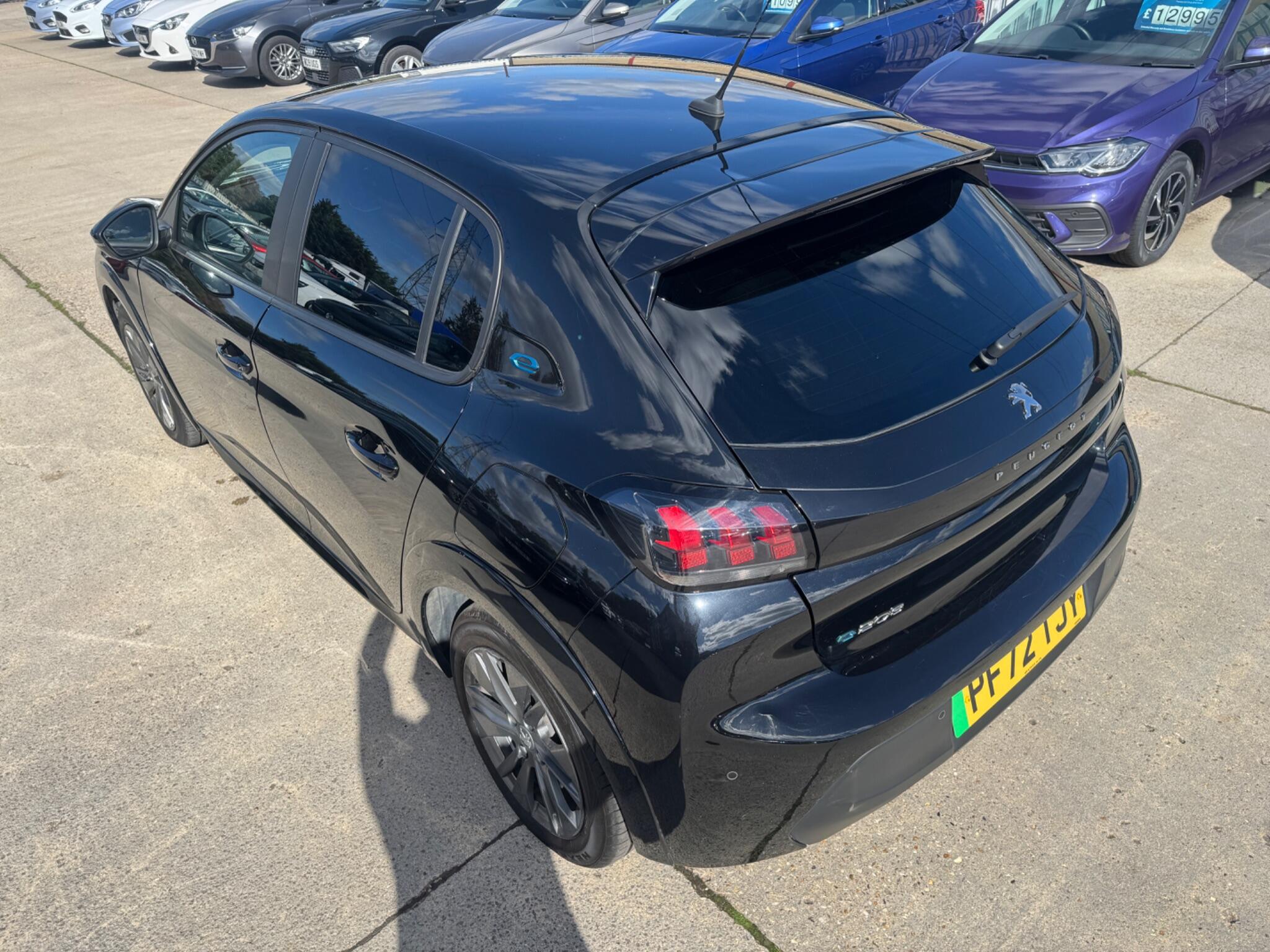 Peugeot E-208 view 11