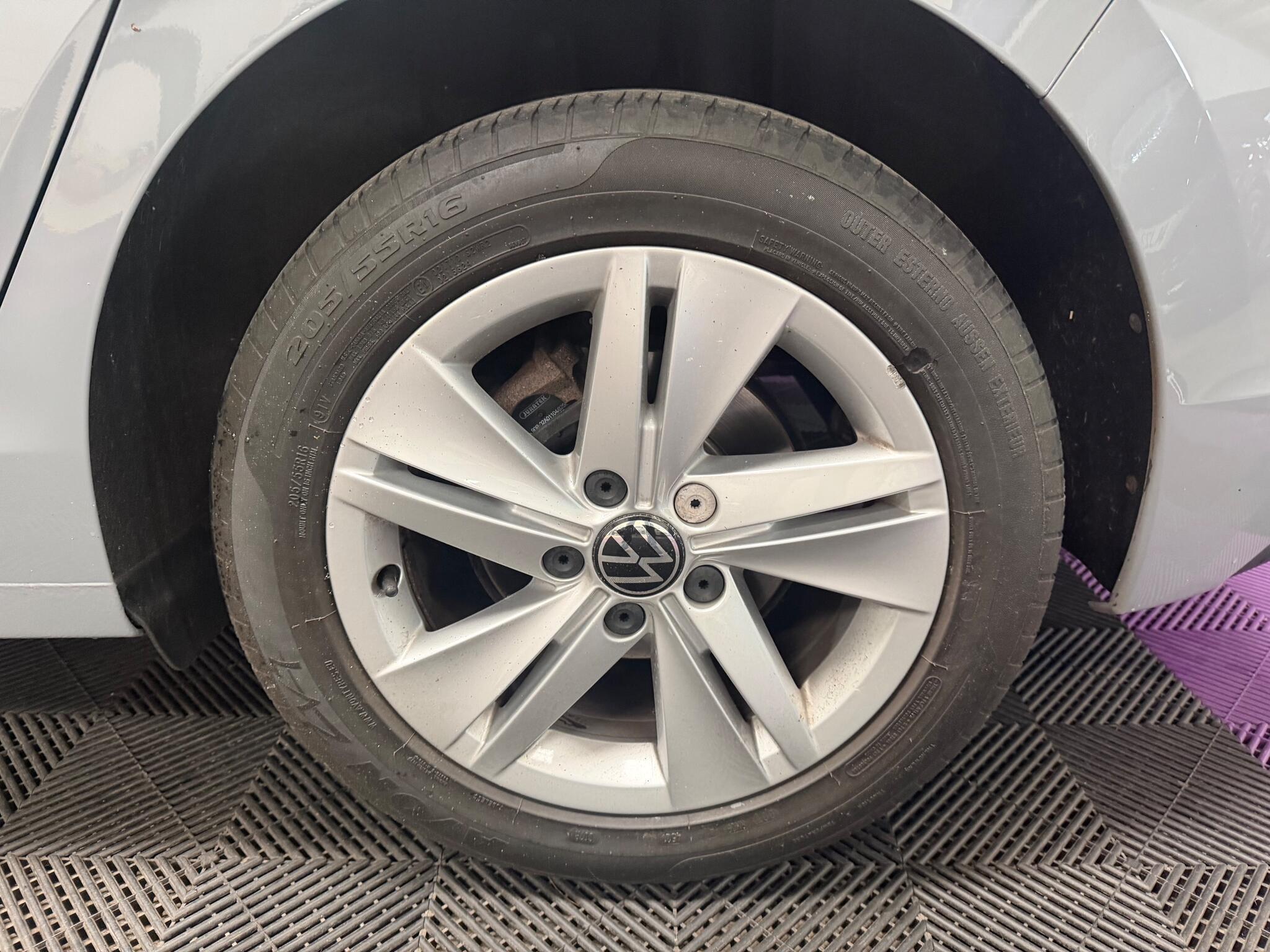 Volkswagen Golf view 35