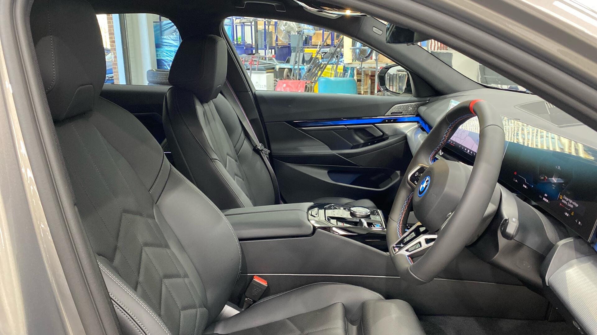 BMW i5 view 11