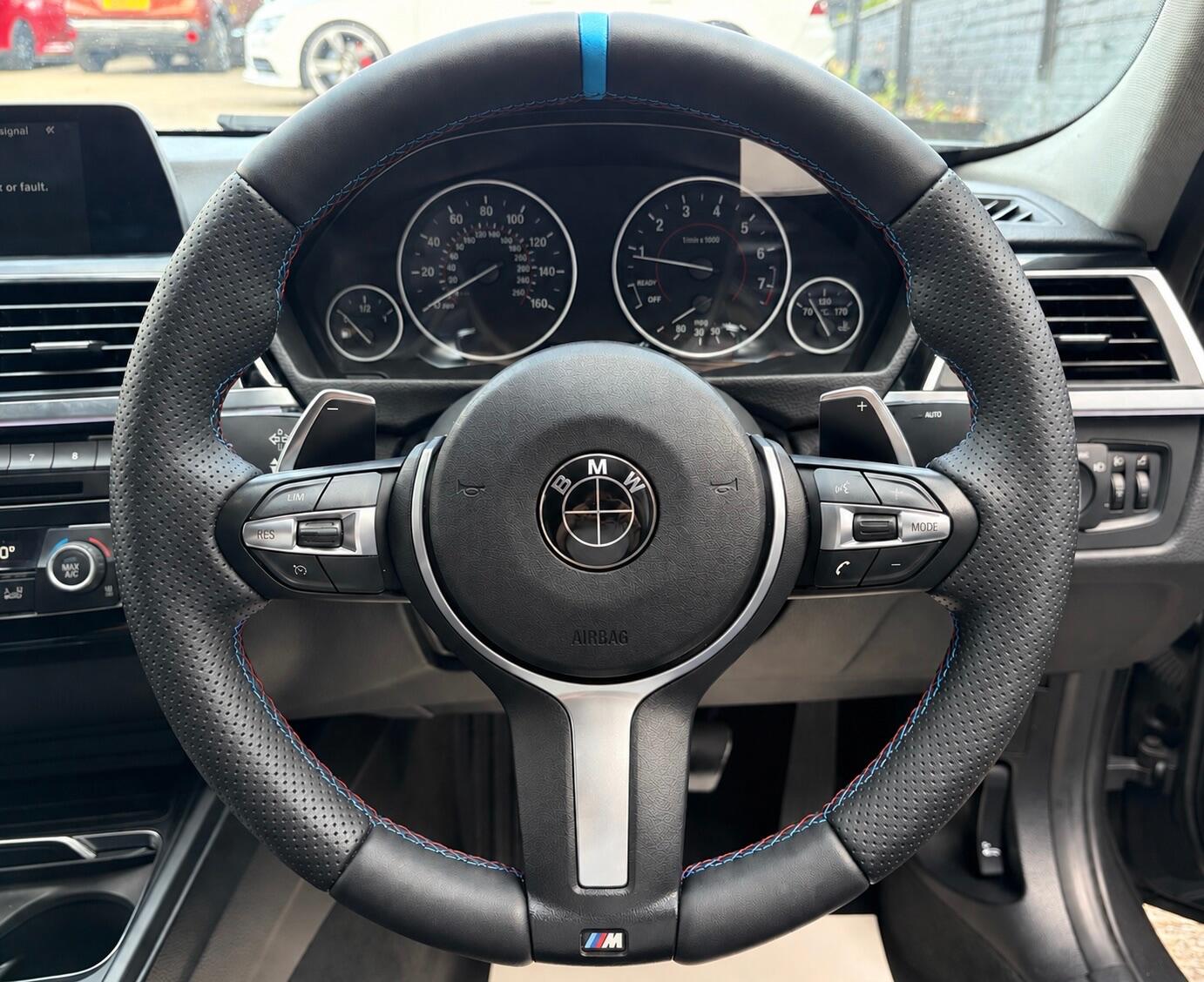 BMW 3 Series view 24