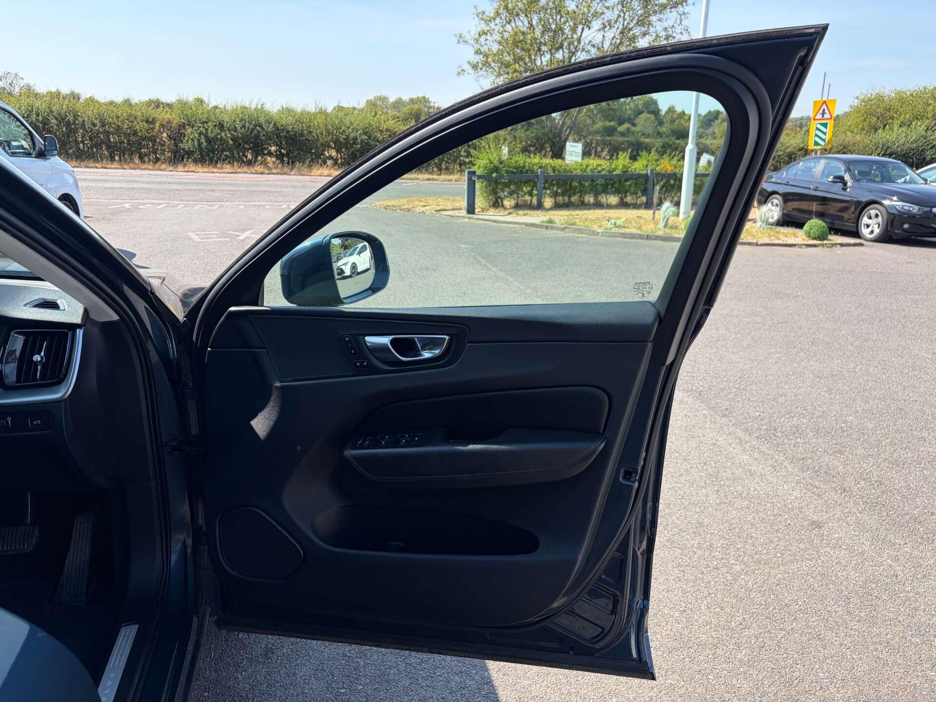 Volvo XC60 view 34