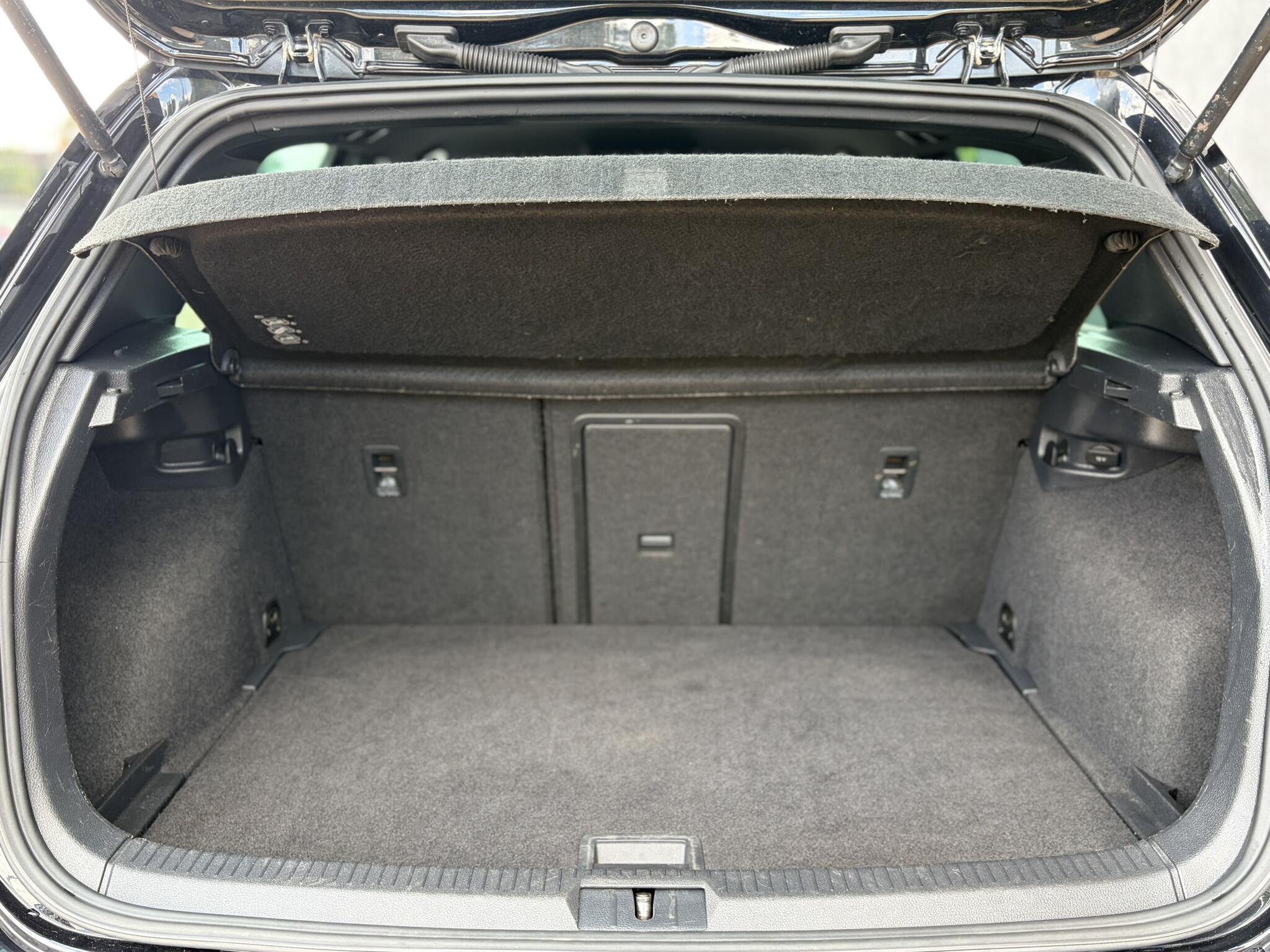 Volkswagen Golf view 25