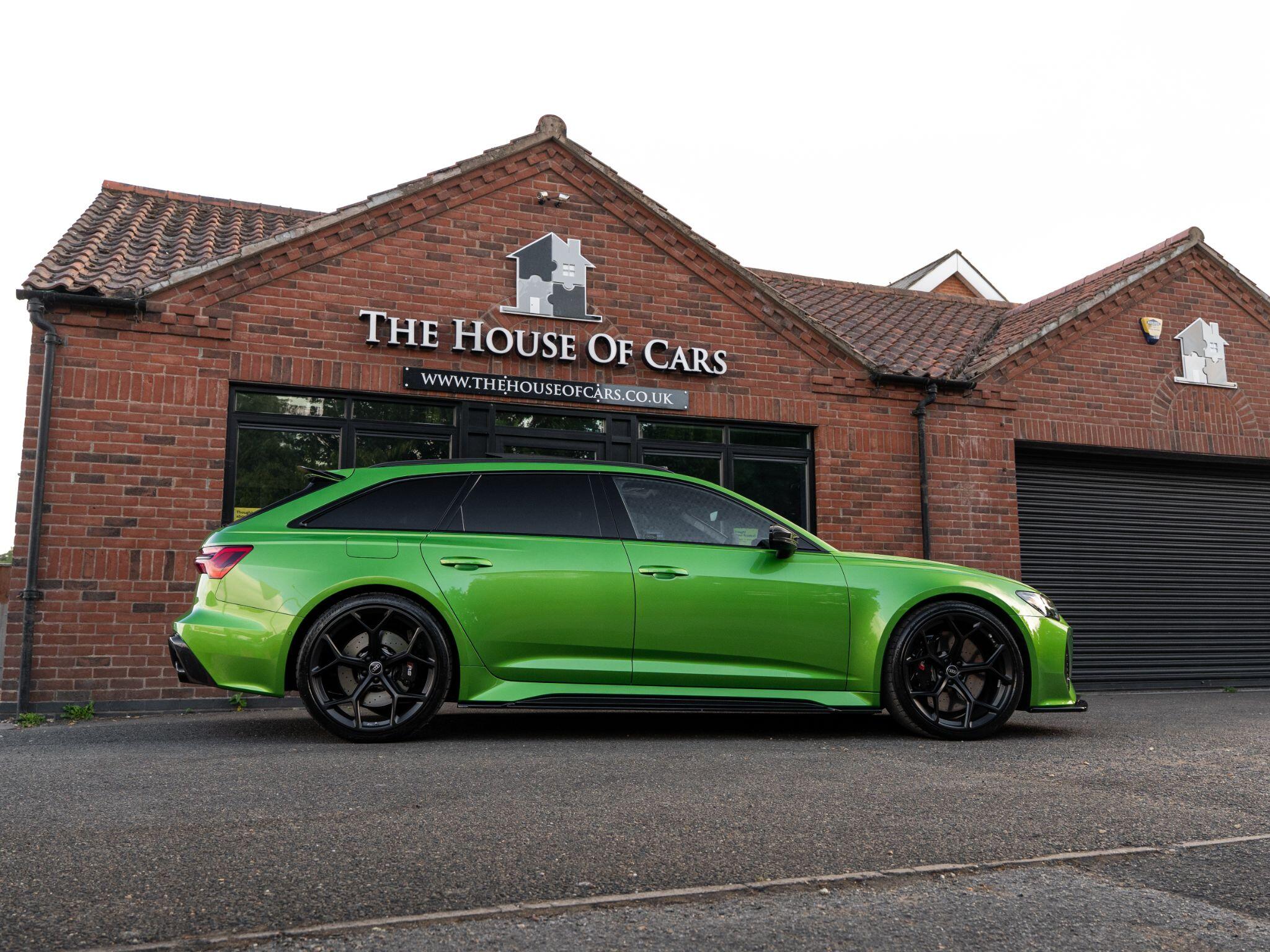Audi RS6 Avant view 18