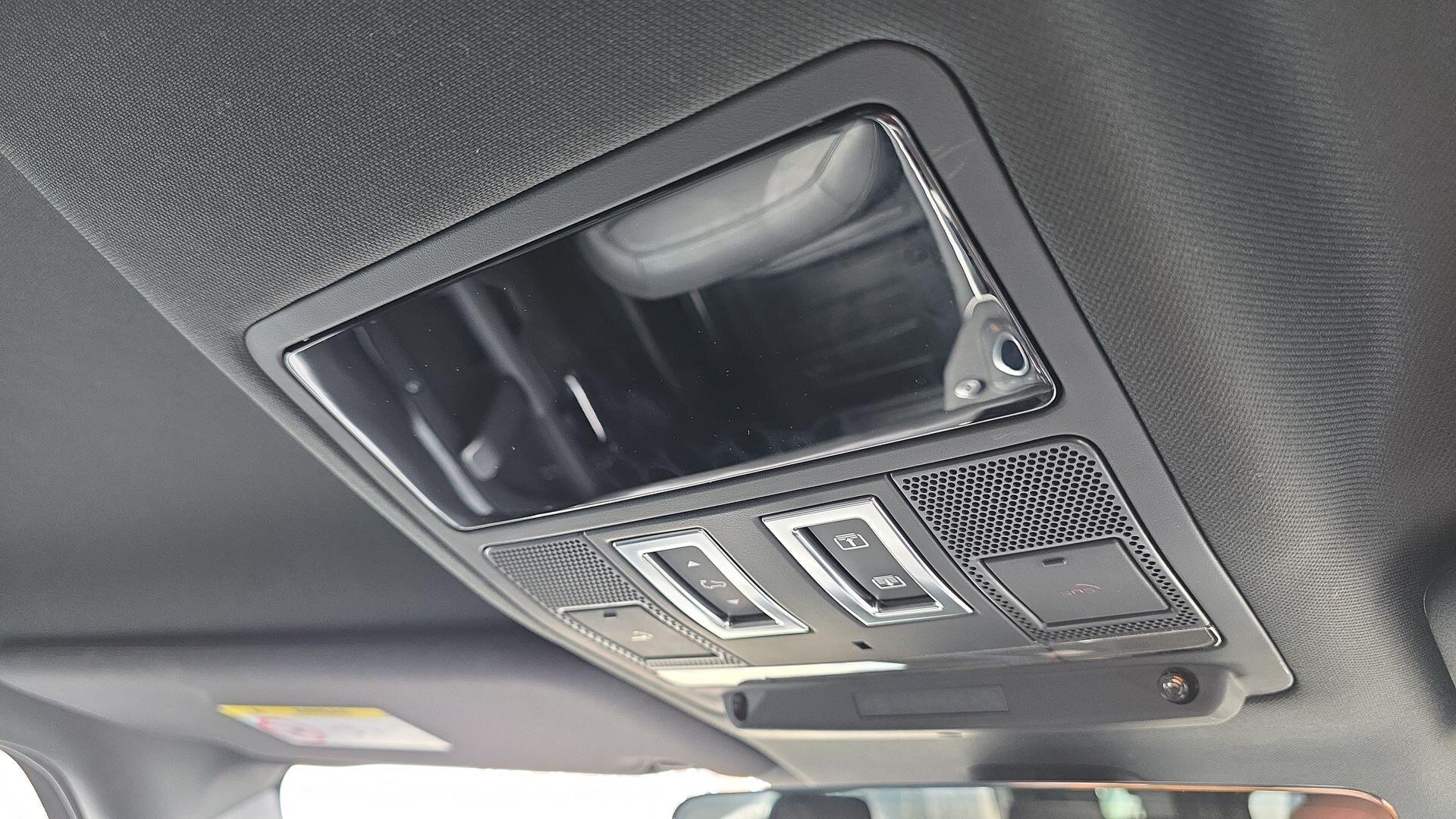 Land Rover Defender view 39