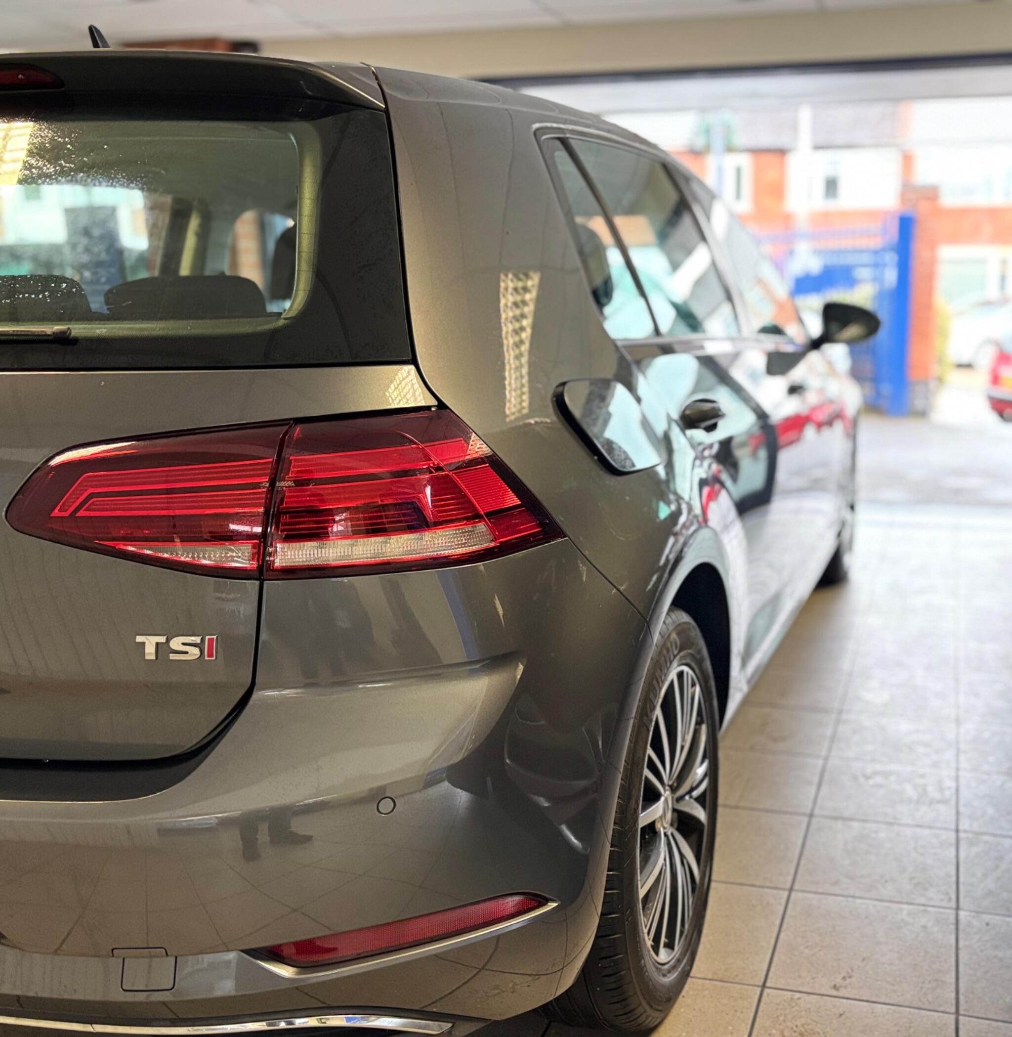 Volkswagen Golf view 6