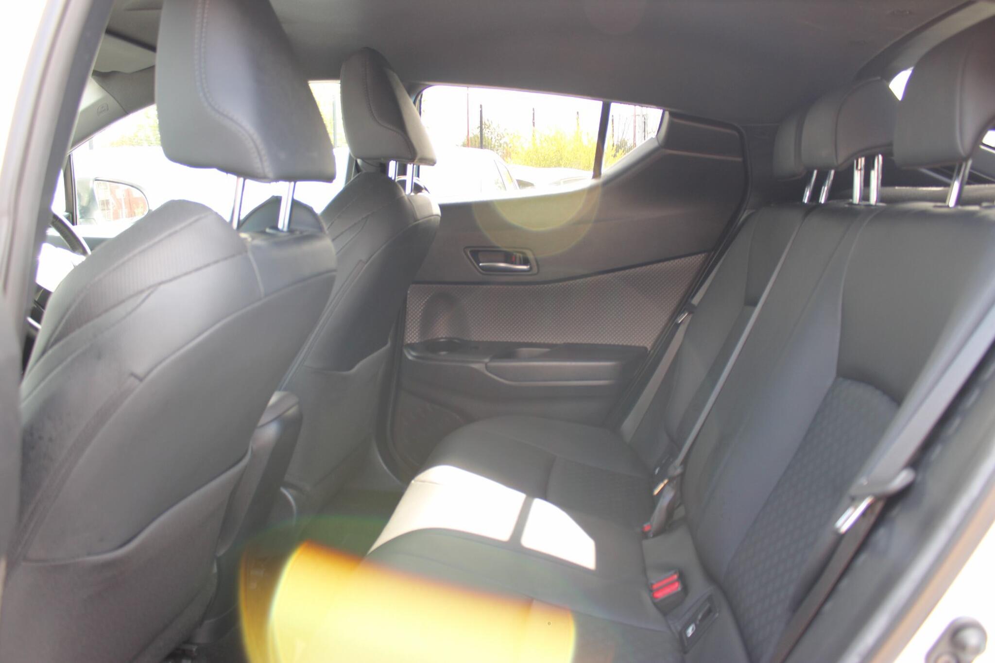 Toyota C-HR view 22