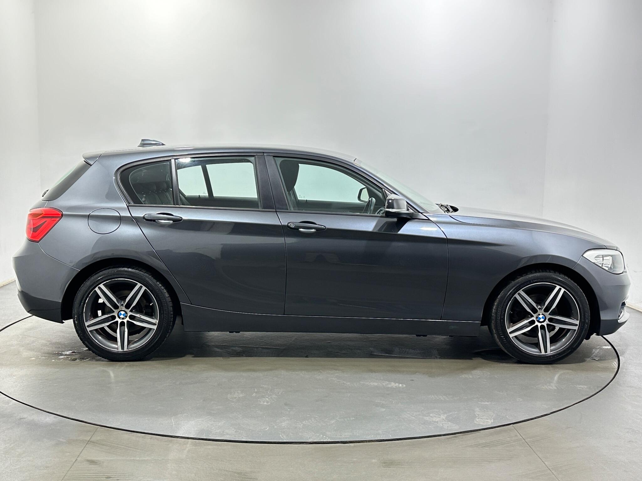 BMW 1 Series view 9