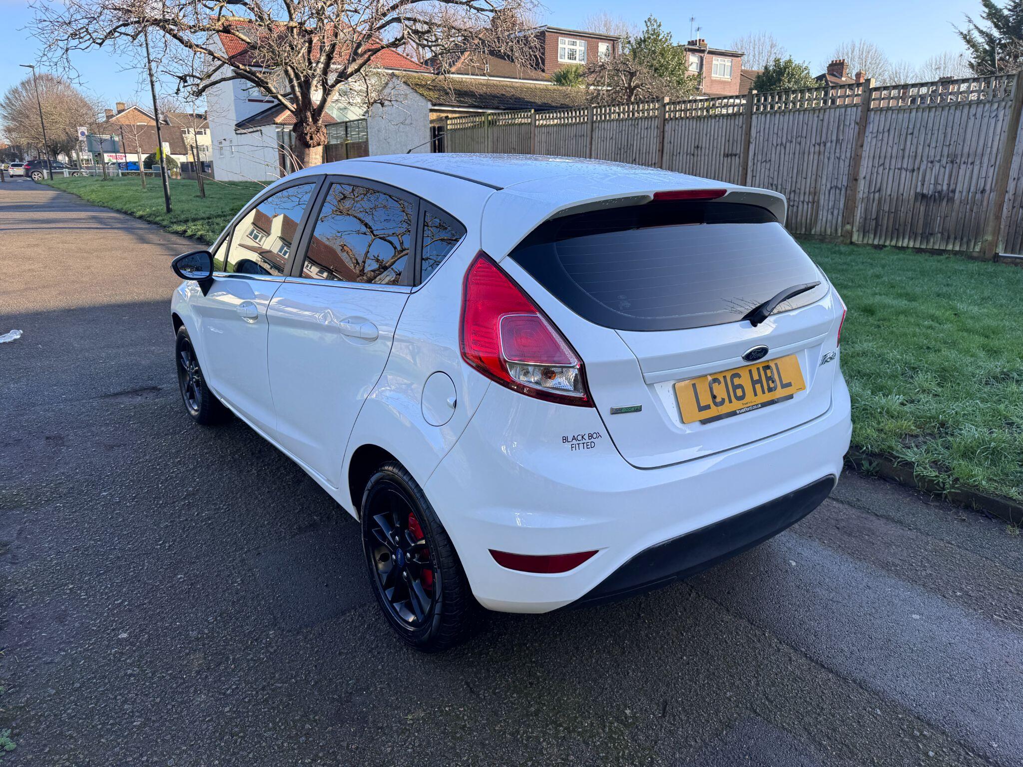 2016 Ford Fiesta image 10