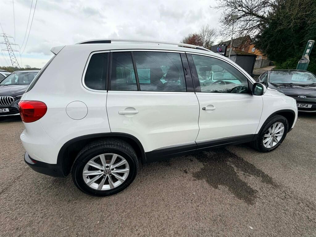 Volkswagen Tiguan view 2