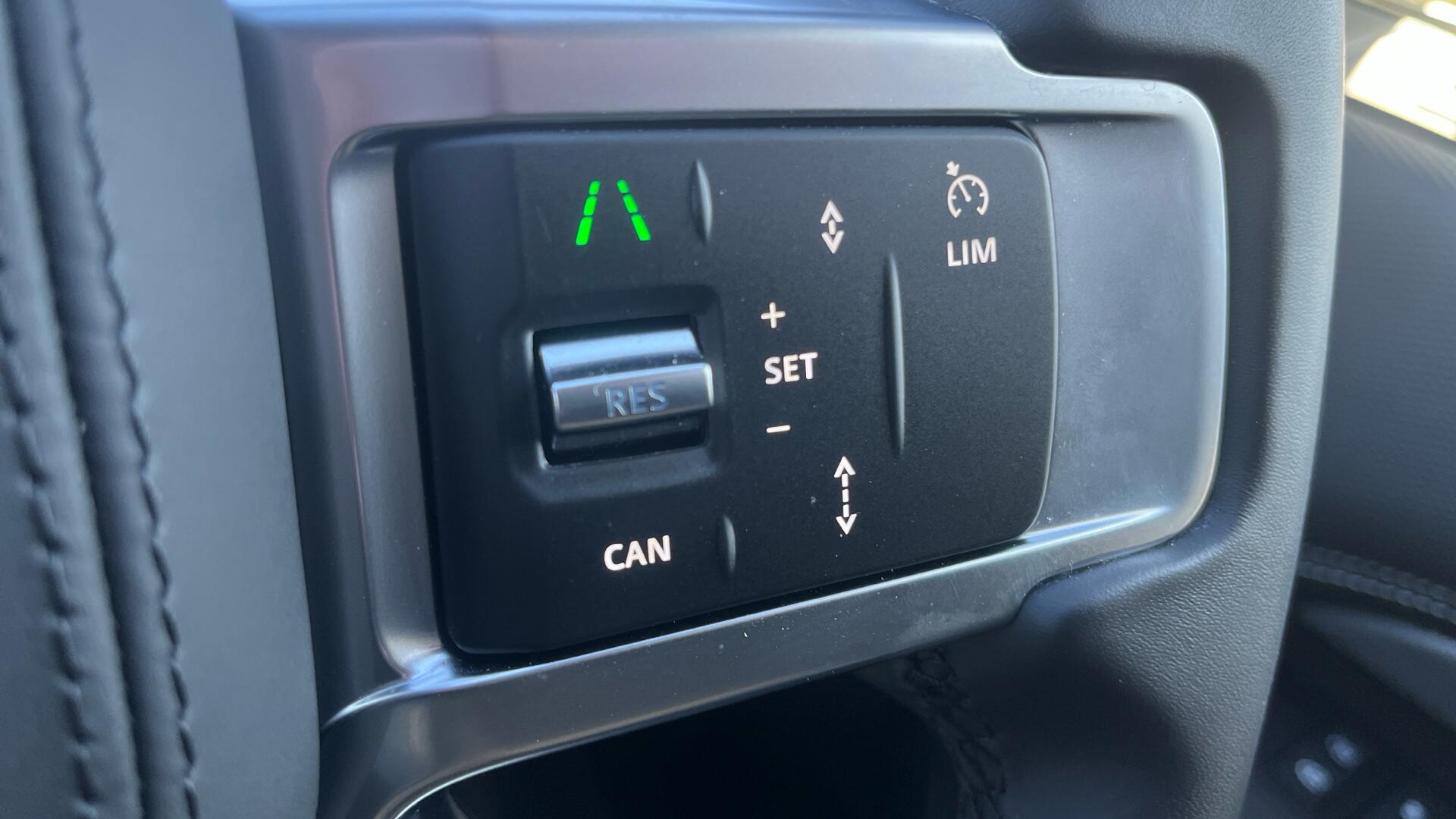 Land Rover Discovery view 32