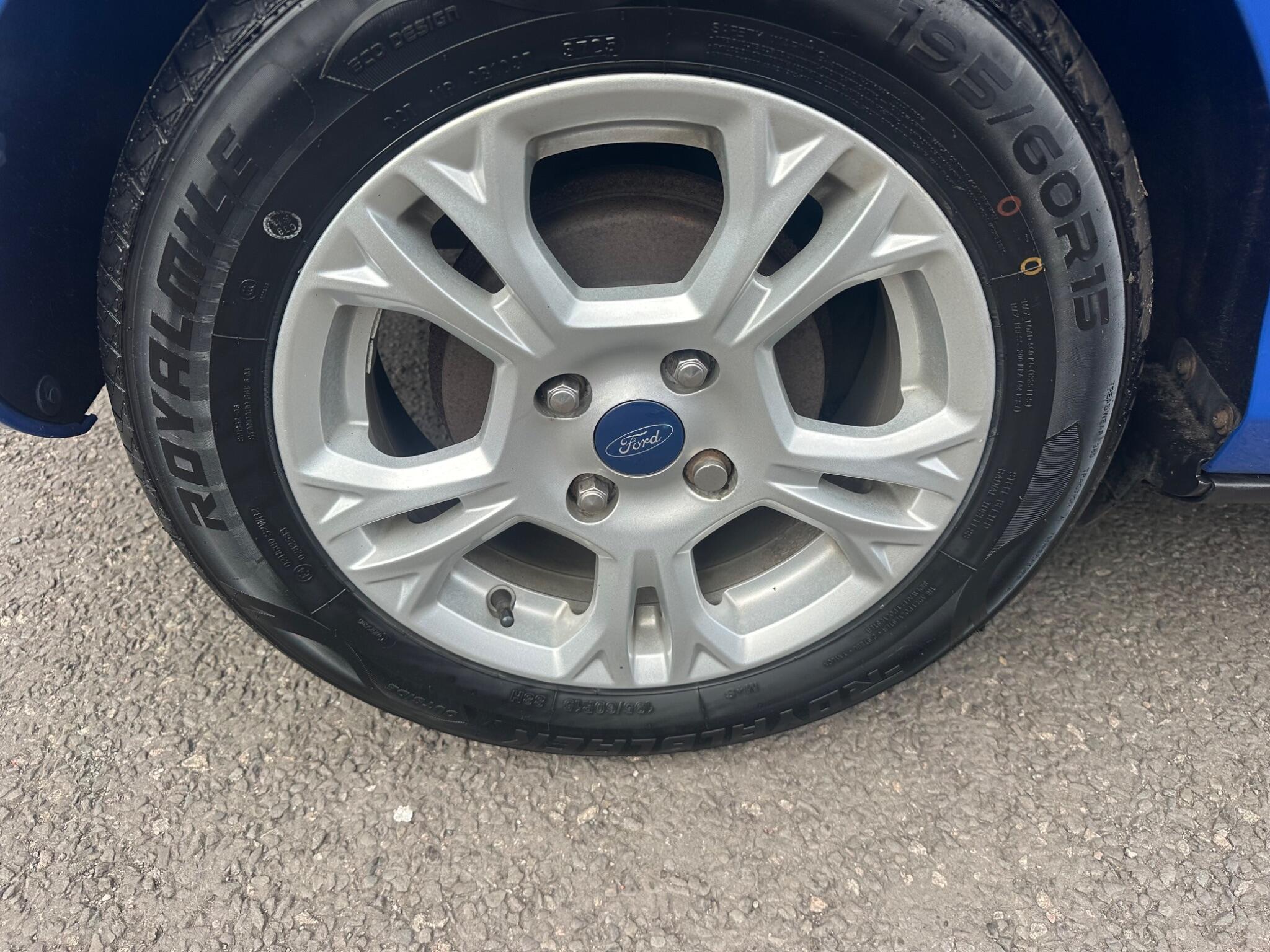 Ford B-Max view 32