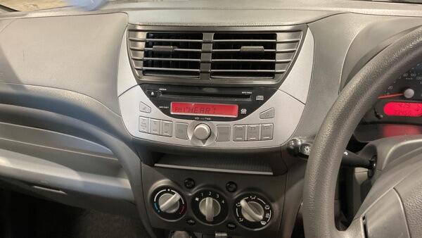 Nissan Pixo view 13