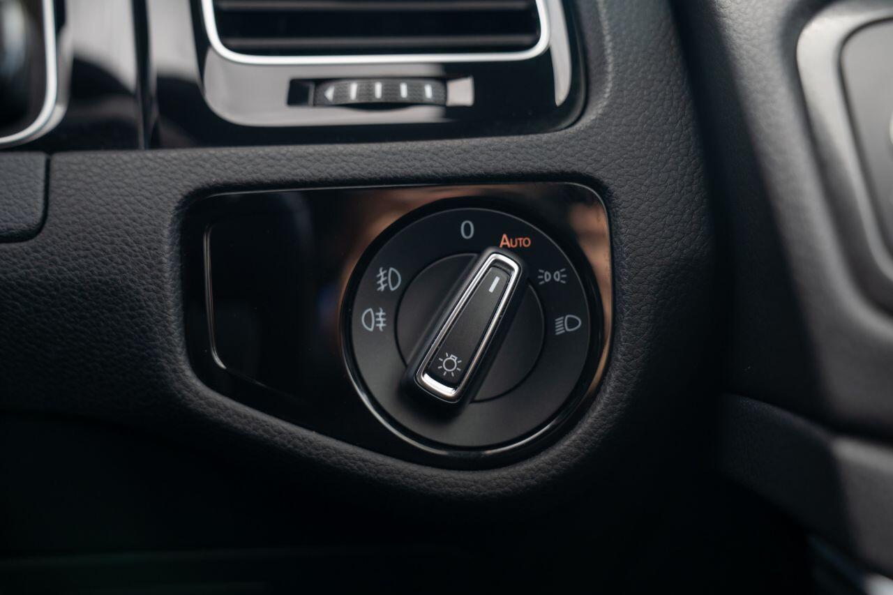 Volkswagen Golf view 74