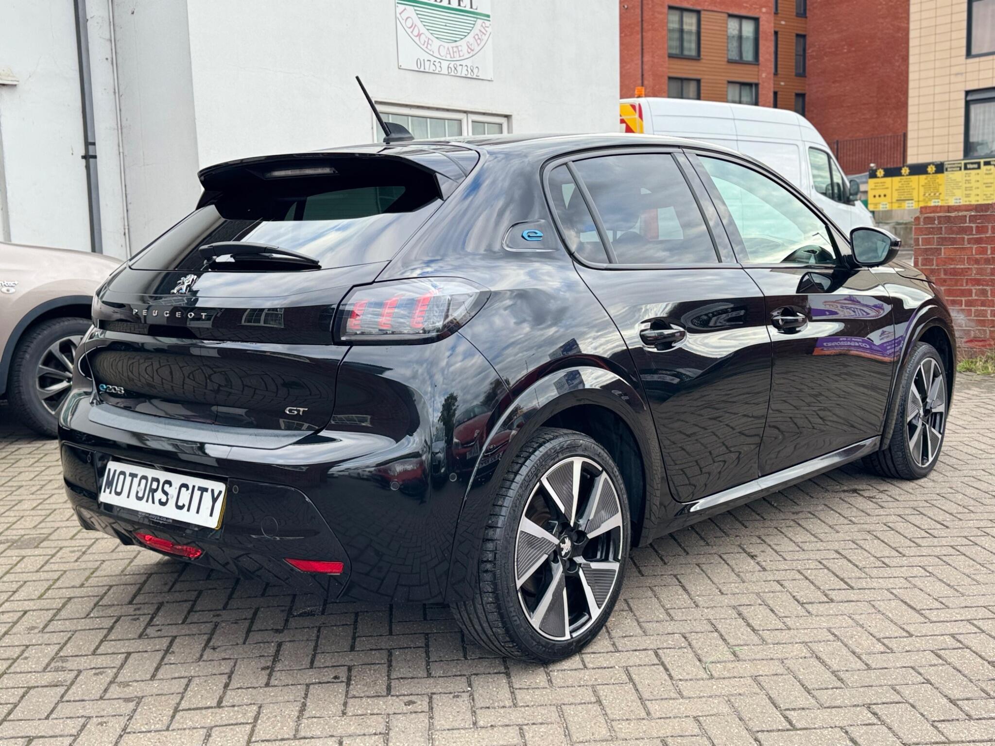 Peugeot e-208 view 10