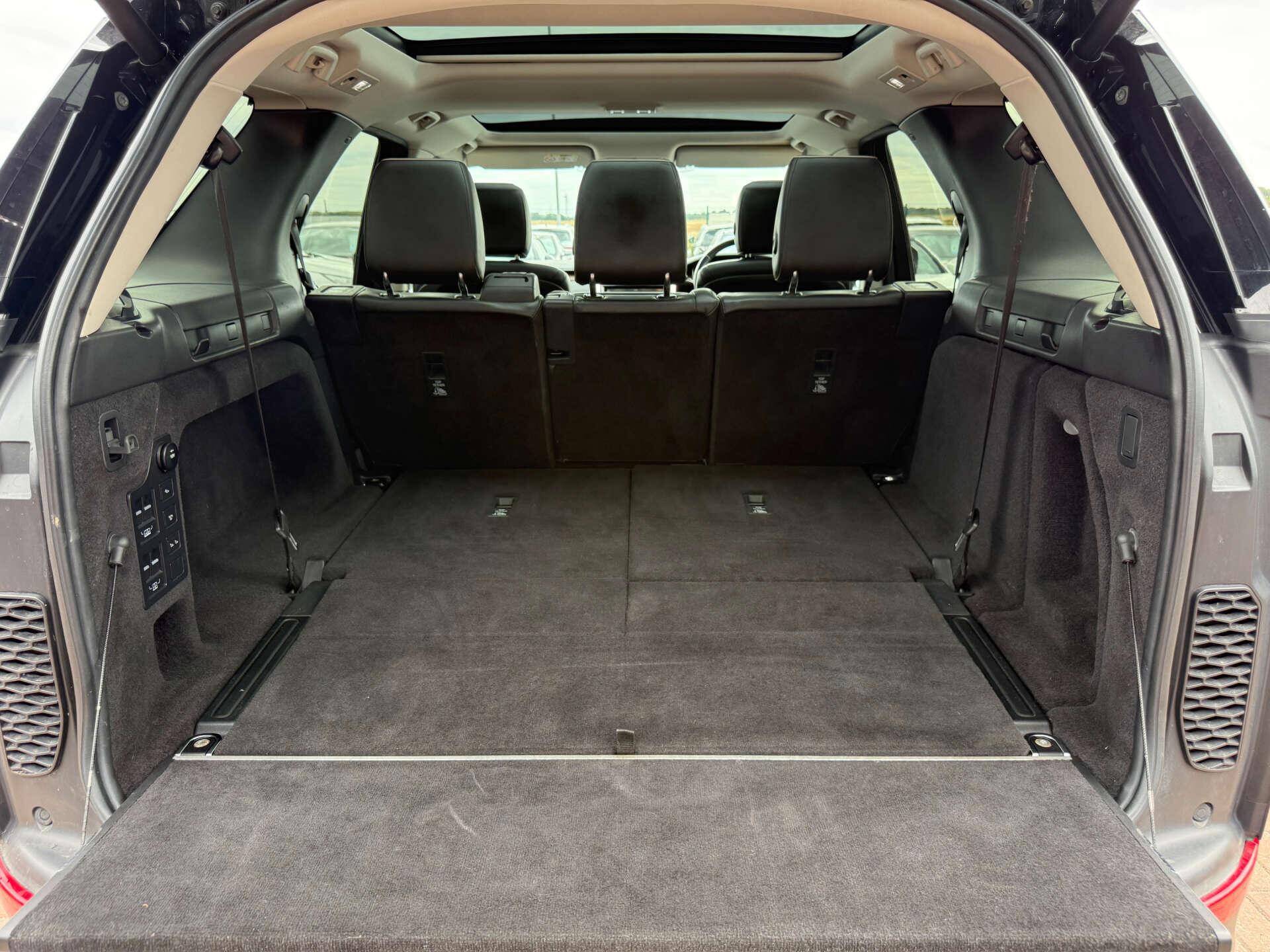 Land Rover Discovery view 35
