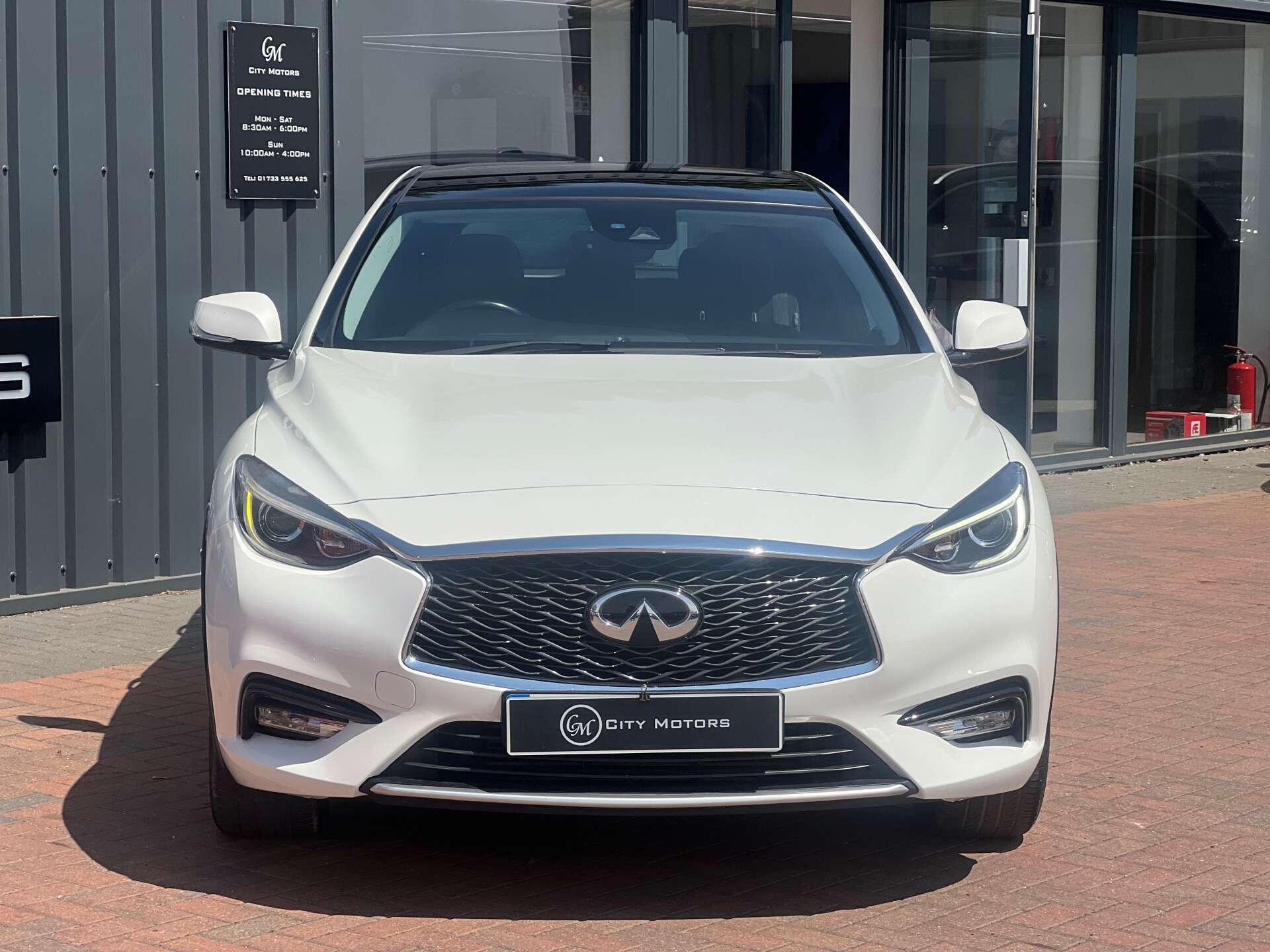 Infiniti Q30 view 4
