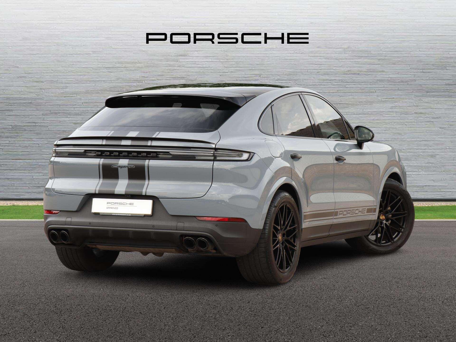 Porsche Cayenne view 3