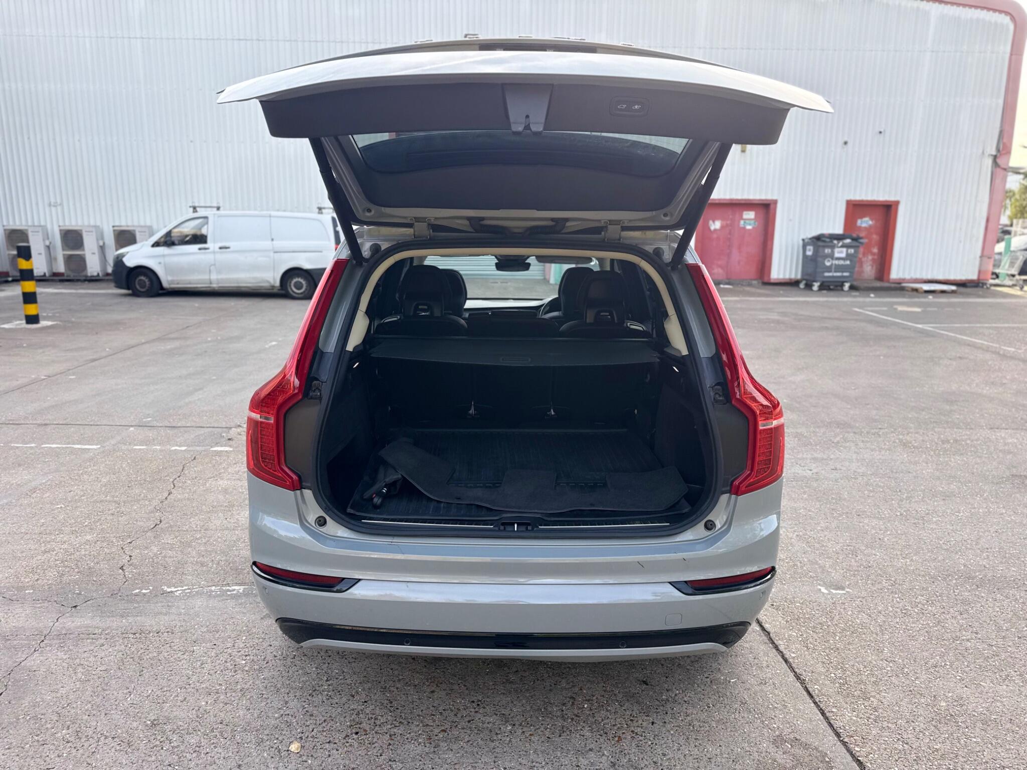 Volvo XC90 view 37