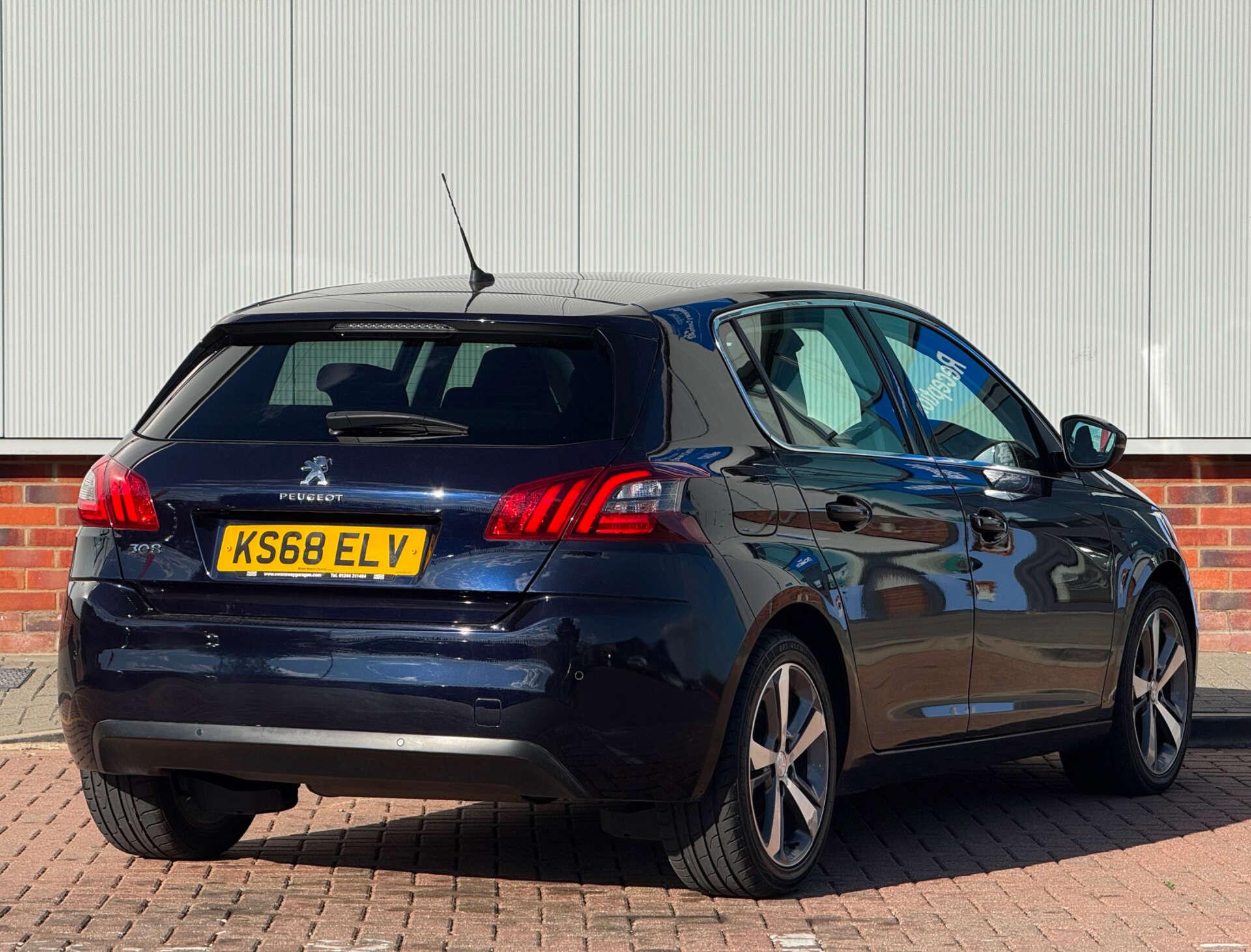 Peugeot 308 view 11