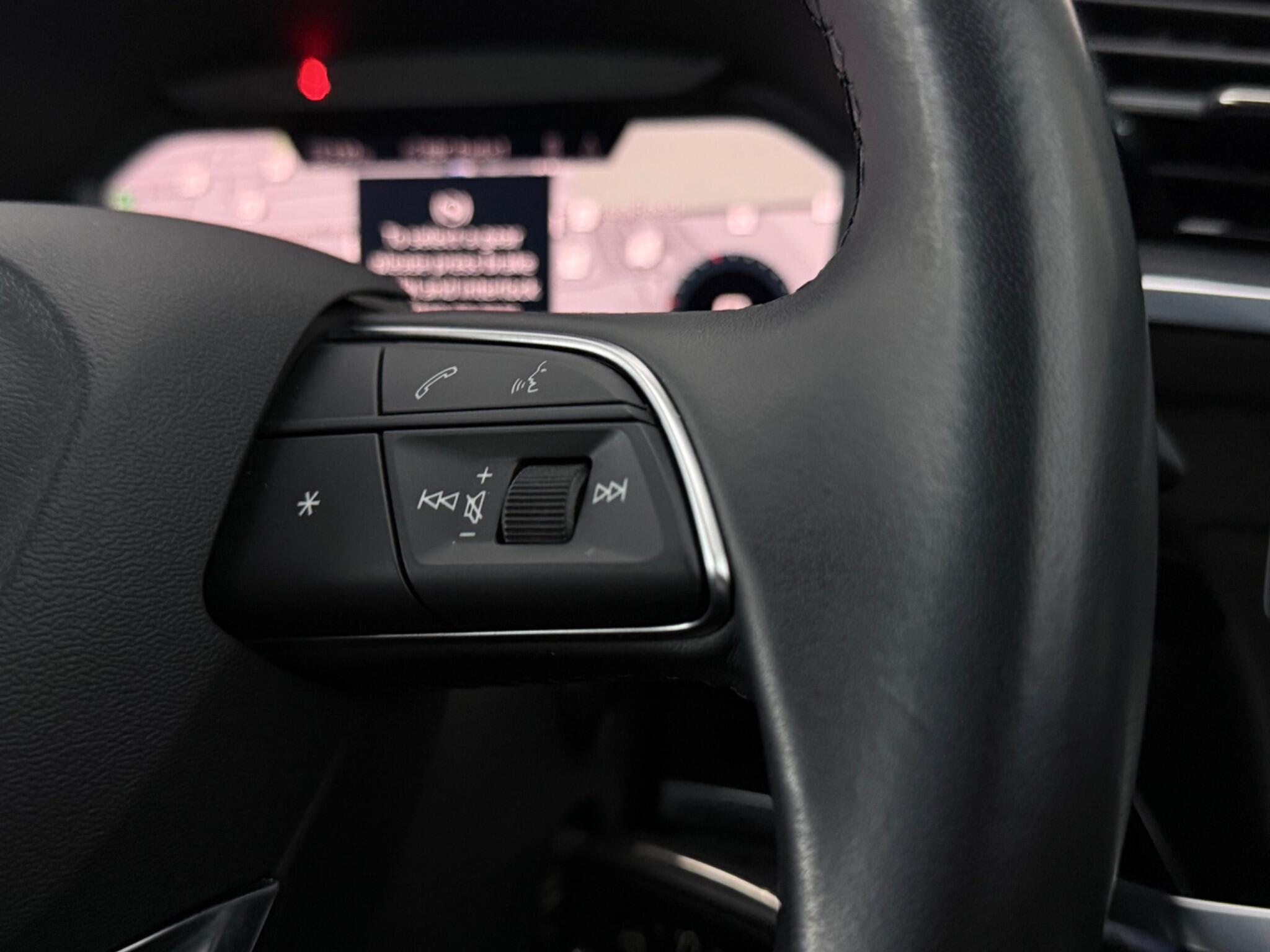 Audi Q3 view 17