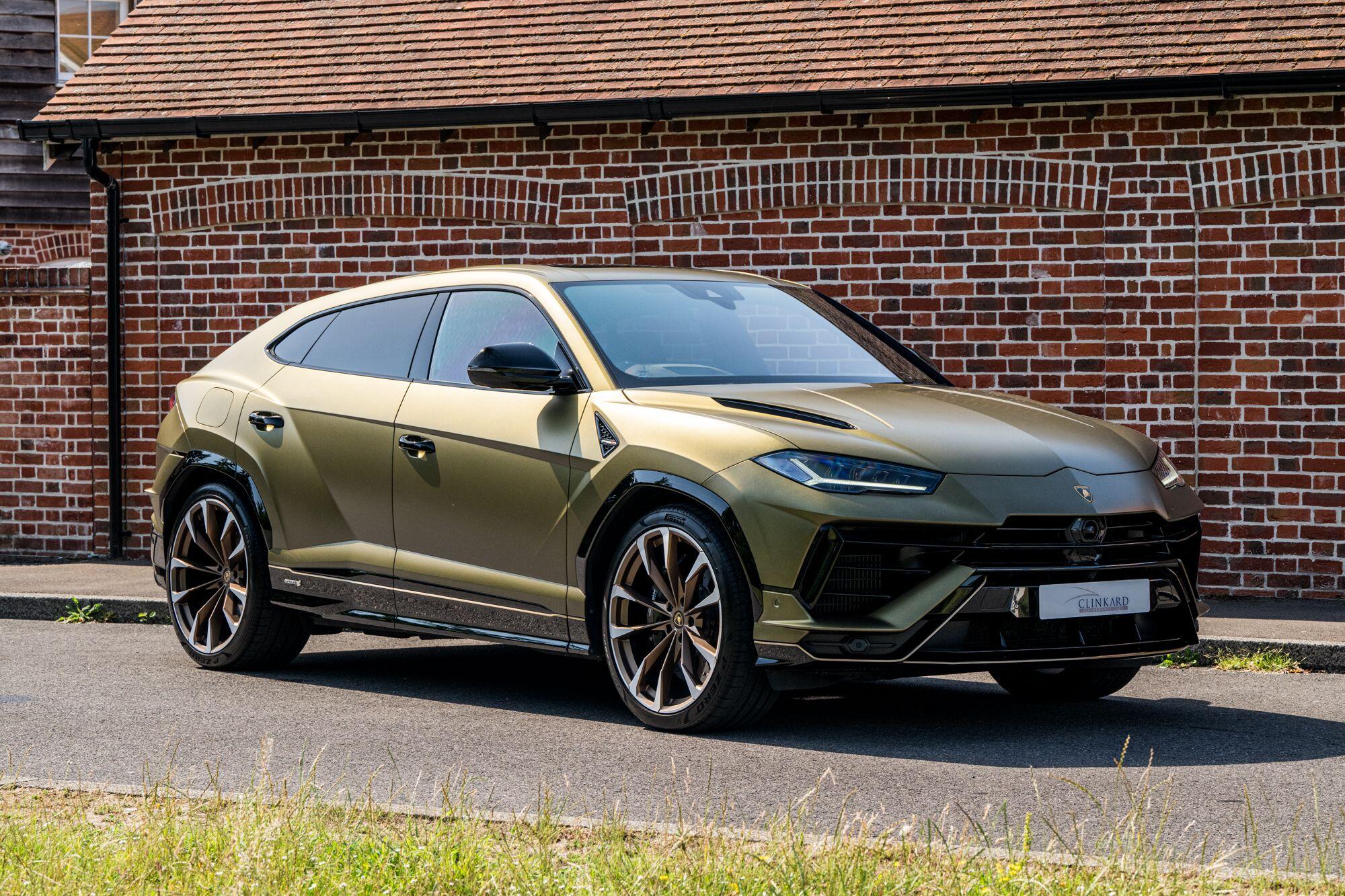 Lamborghini Urus view 6