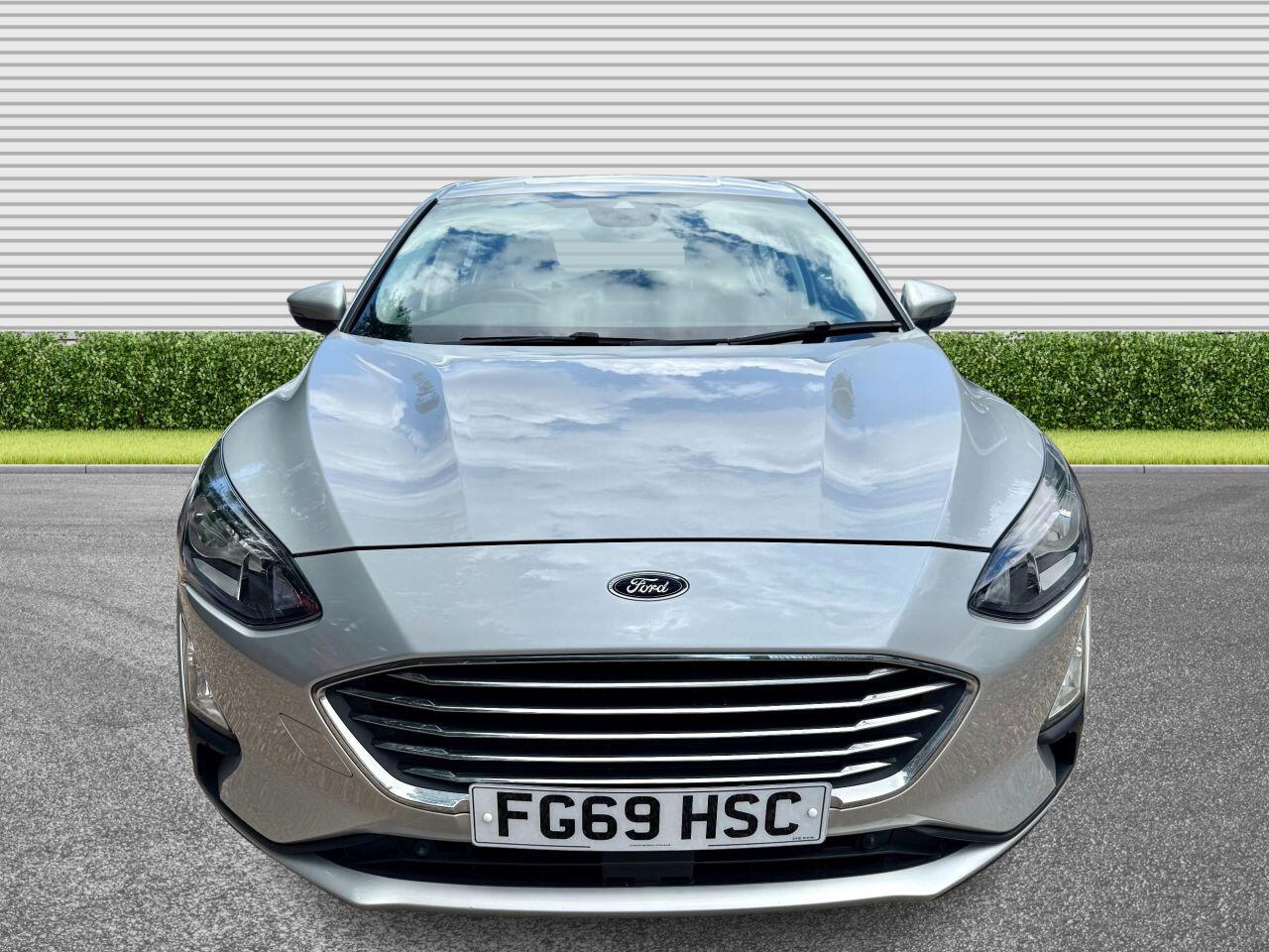 Ford Focus view 3