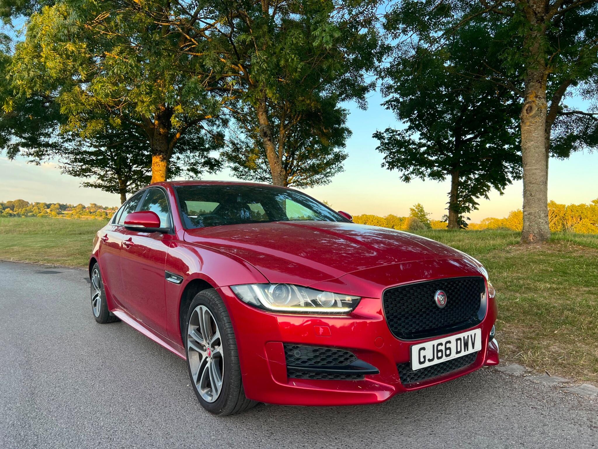Jaguar Xe view 4
