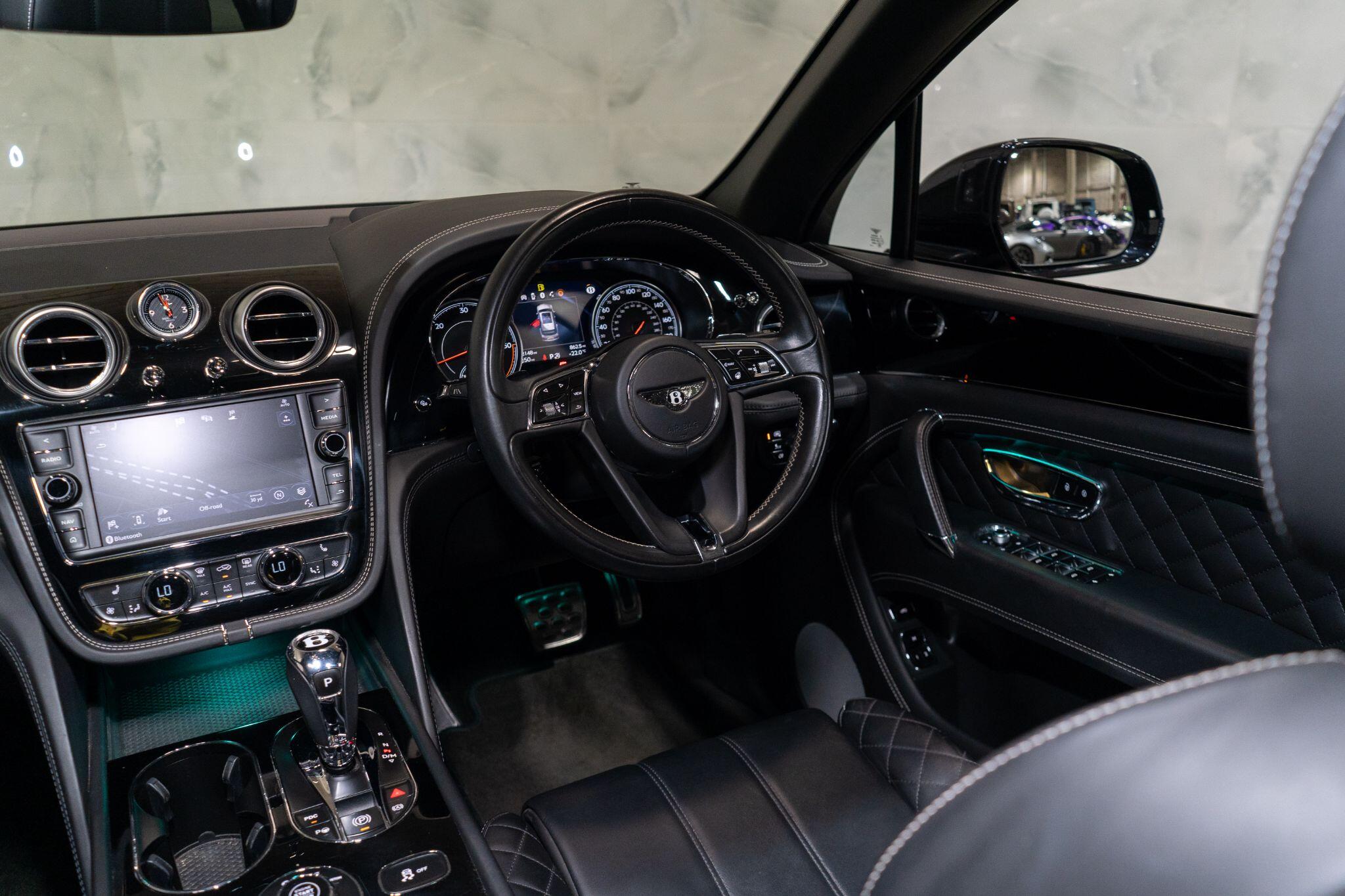 Bentley Bentayga view 13