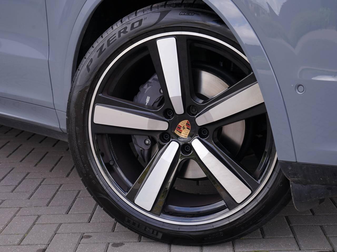 Porsche Cayenne view 48