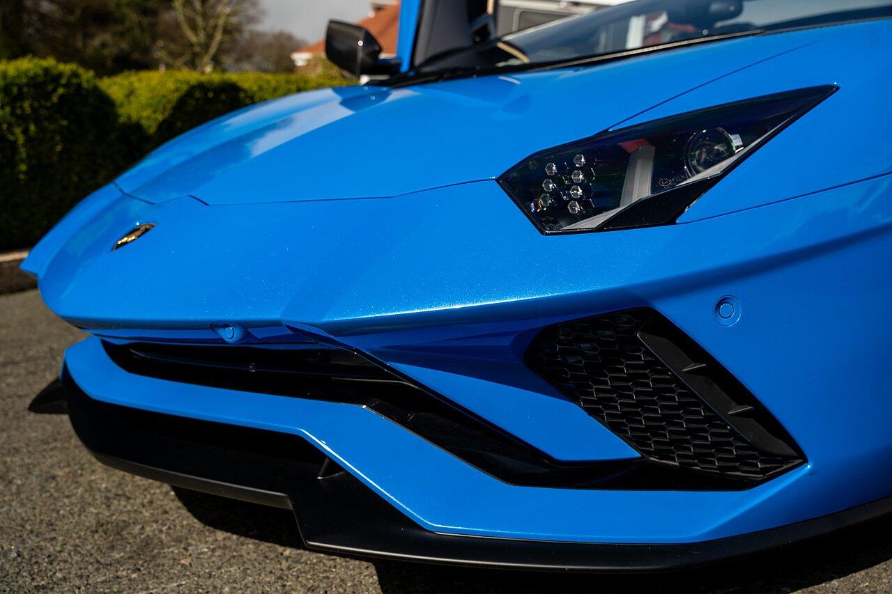 Lamborghini Aventador view 101