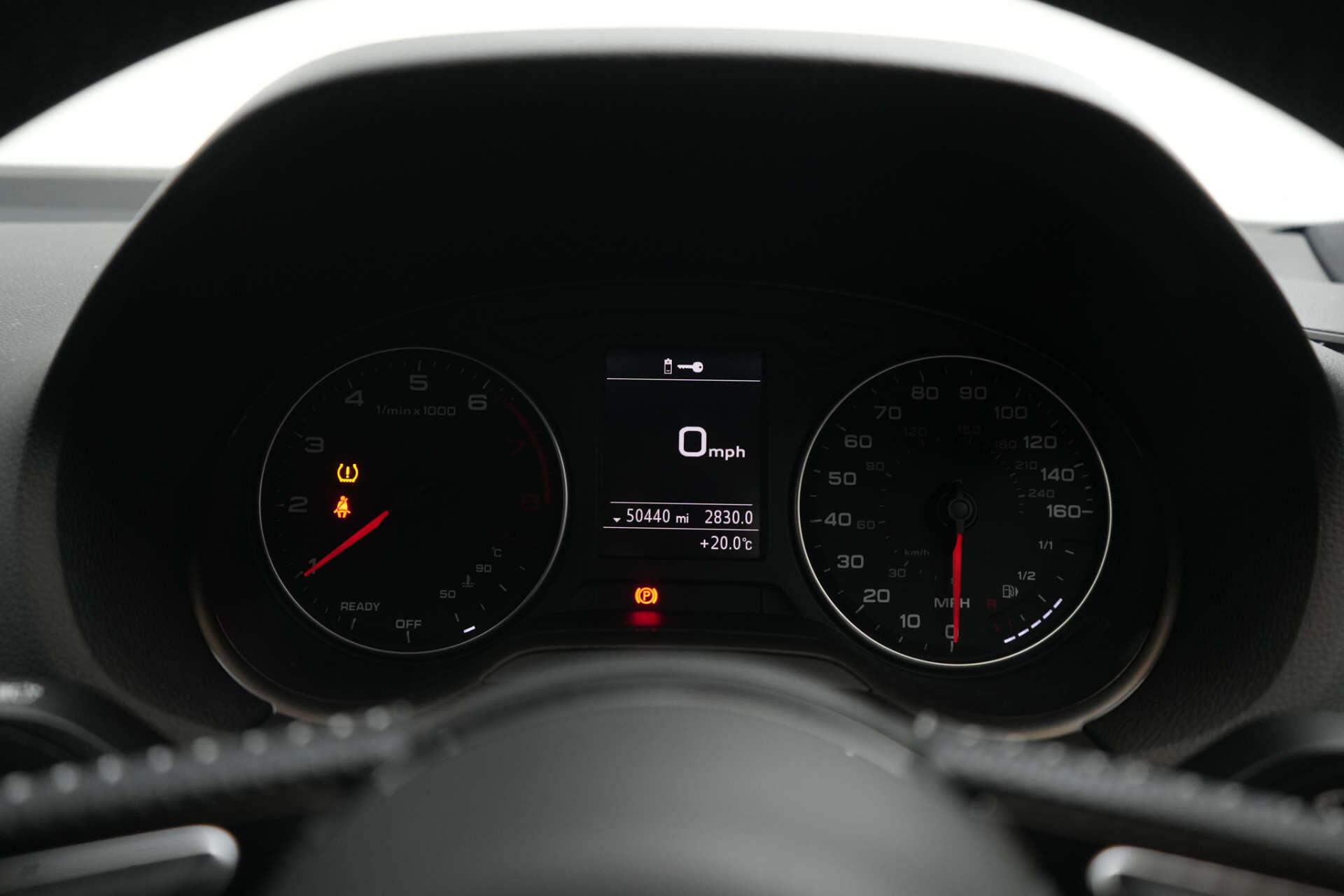 Audi Q2 view 43