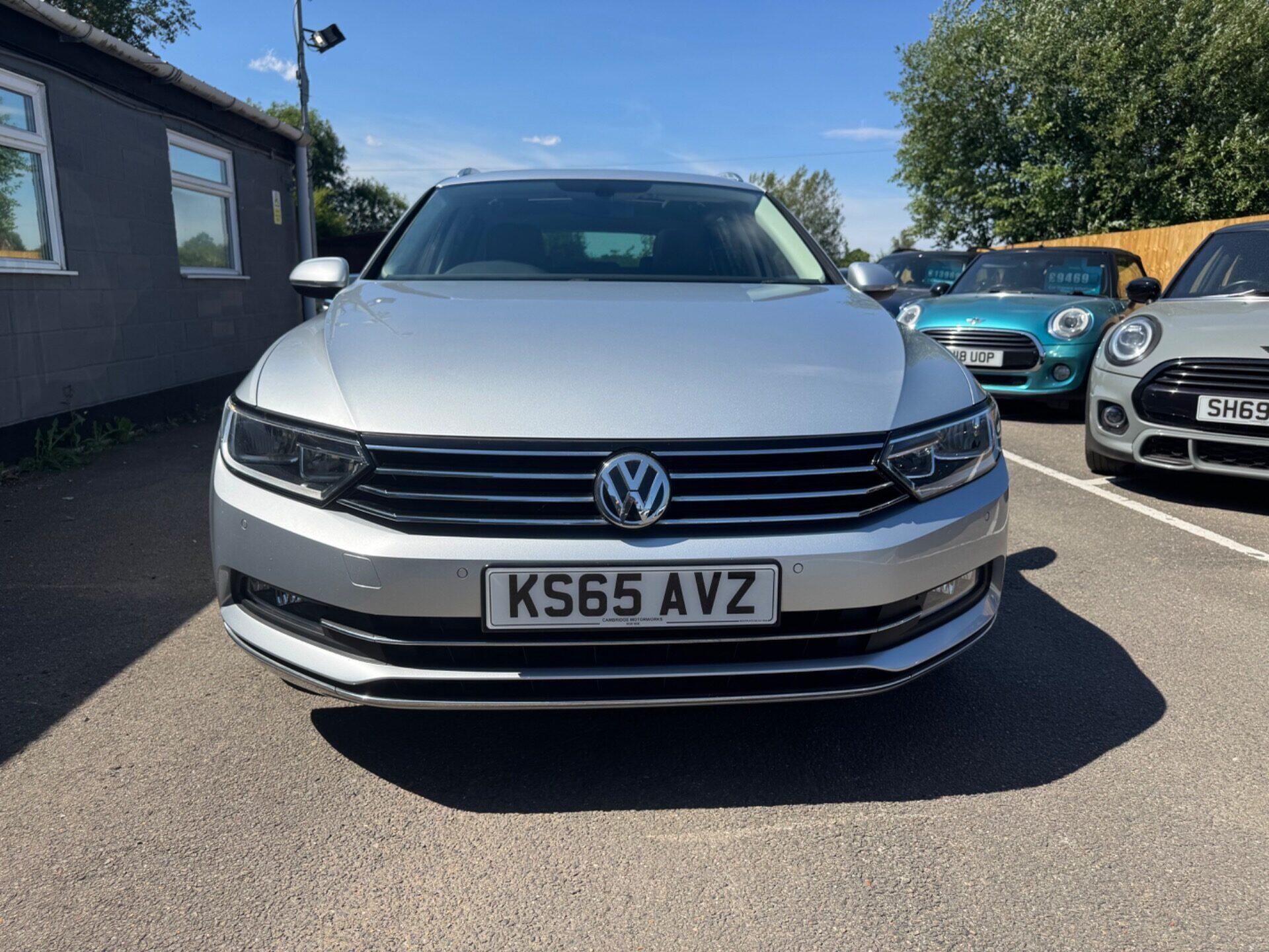 Volkswagen Passat view 4