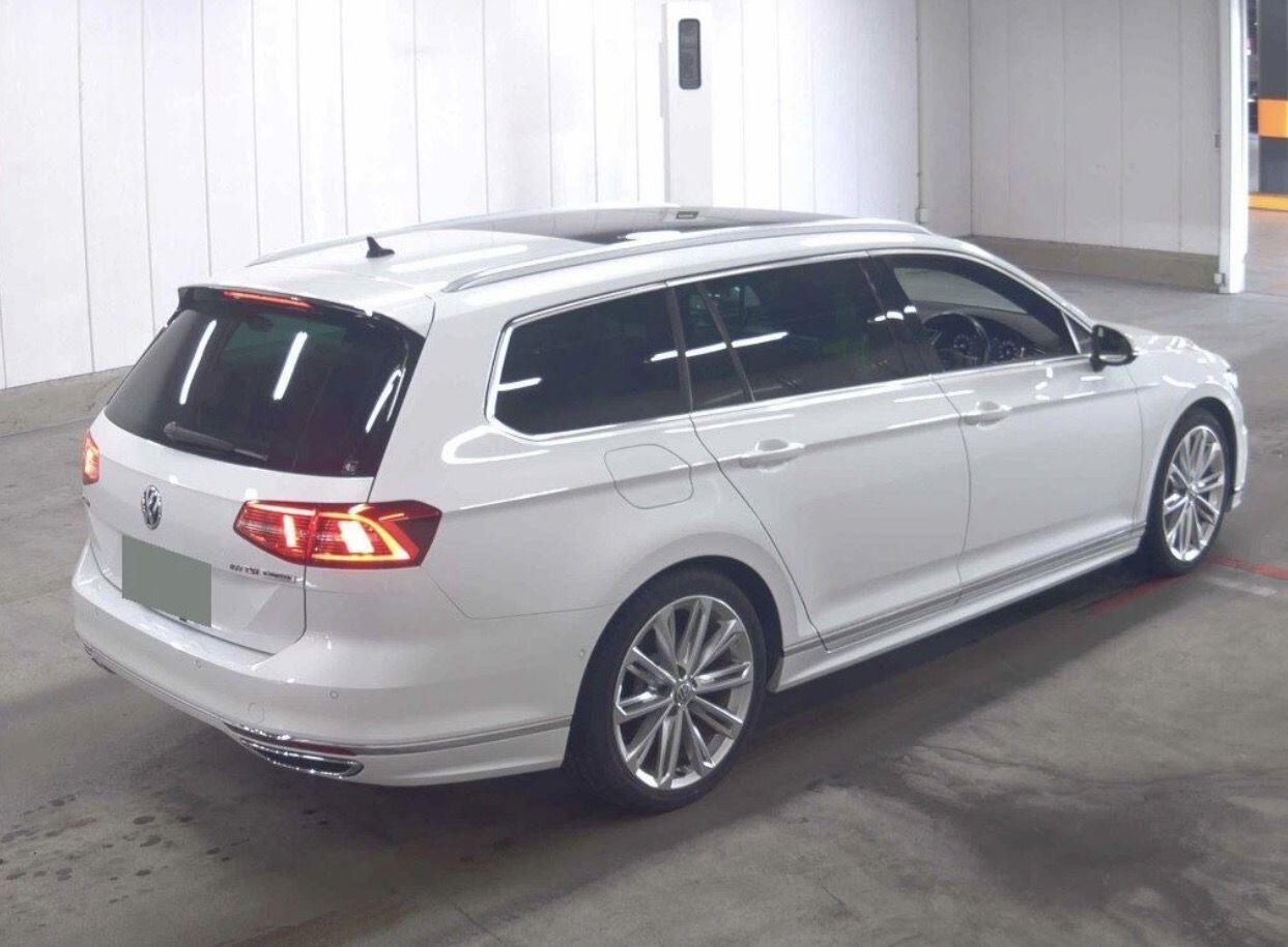 Volkswagen Passat view 4