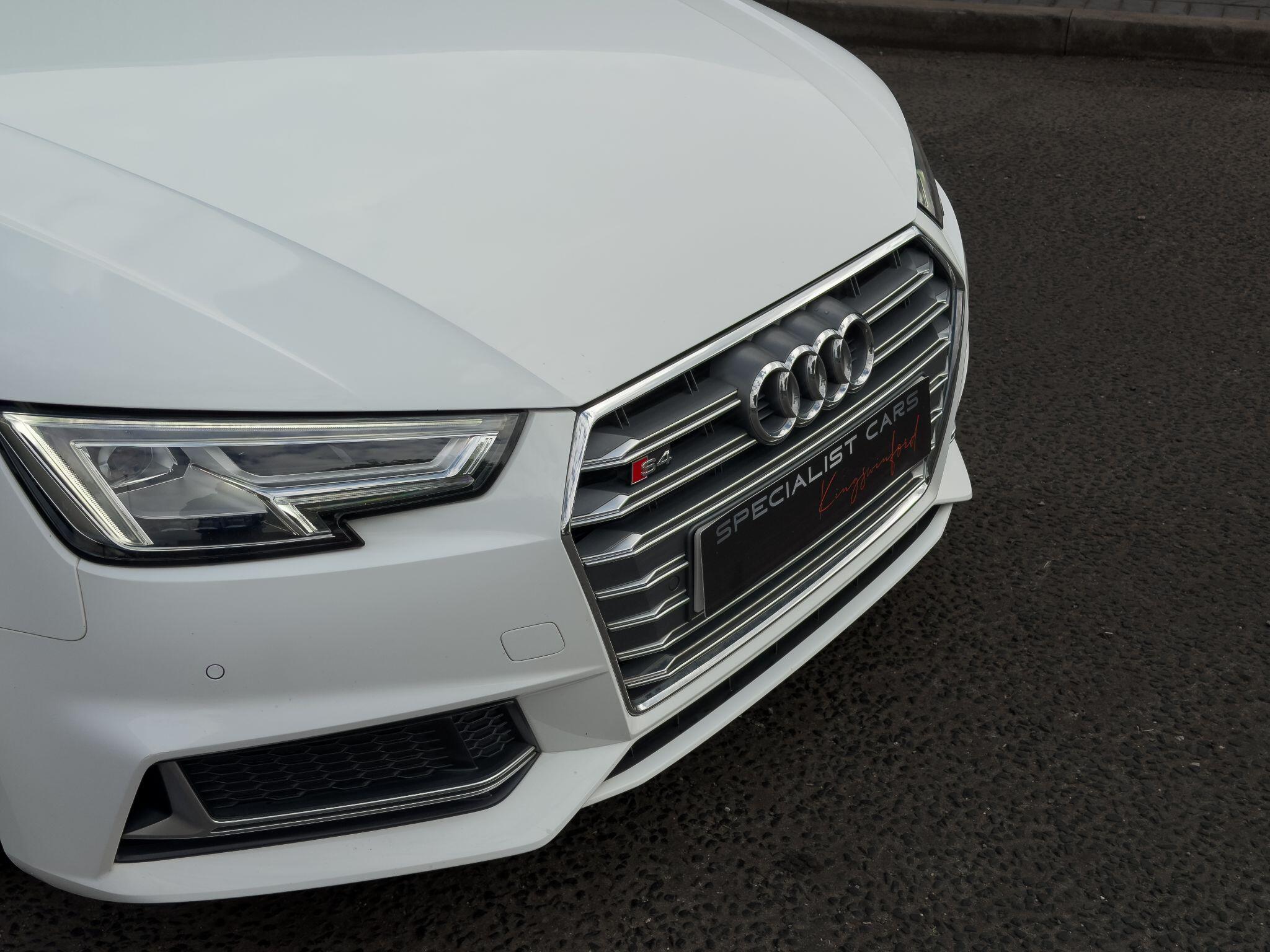 Audi S4 view 6