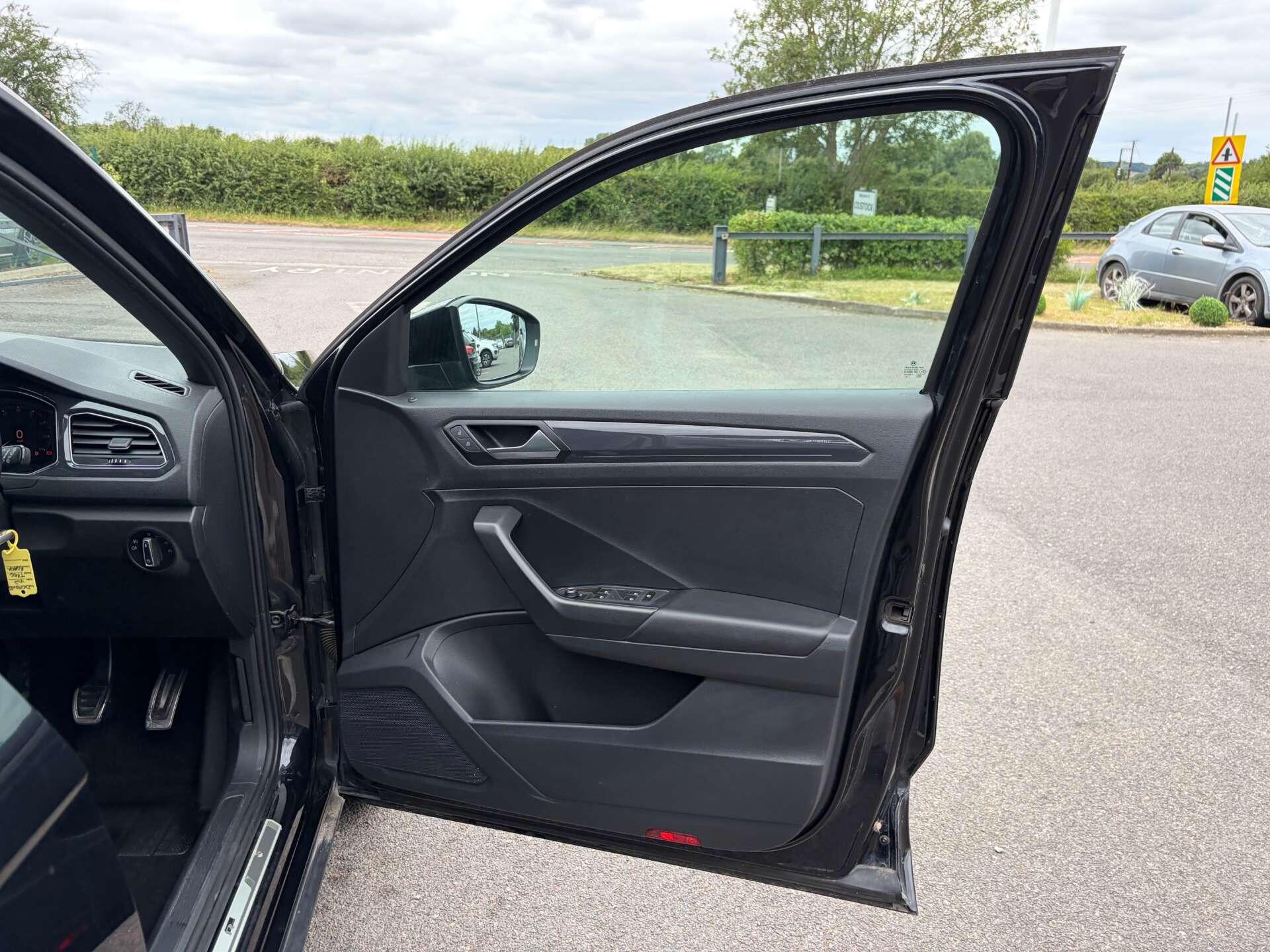 Volkswagen T-Roc view 31