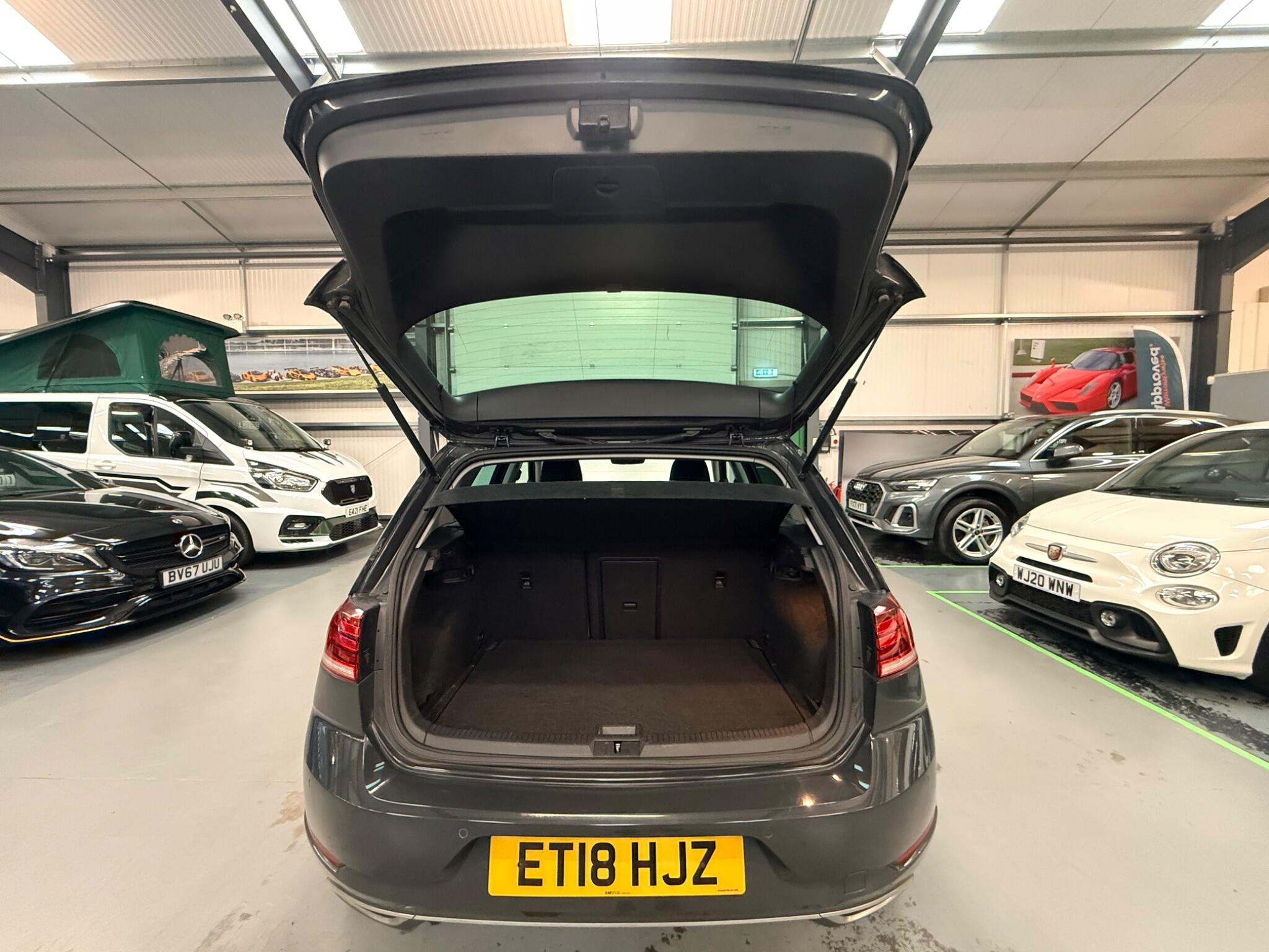 Volkswagen Golf view 34