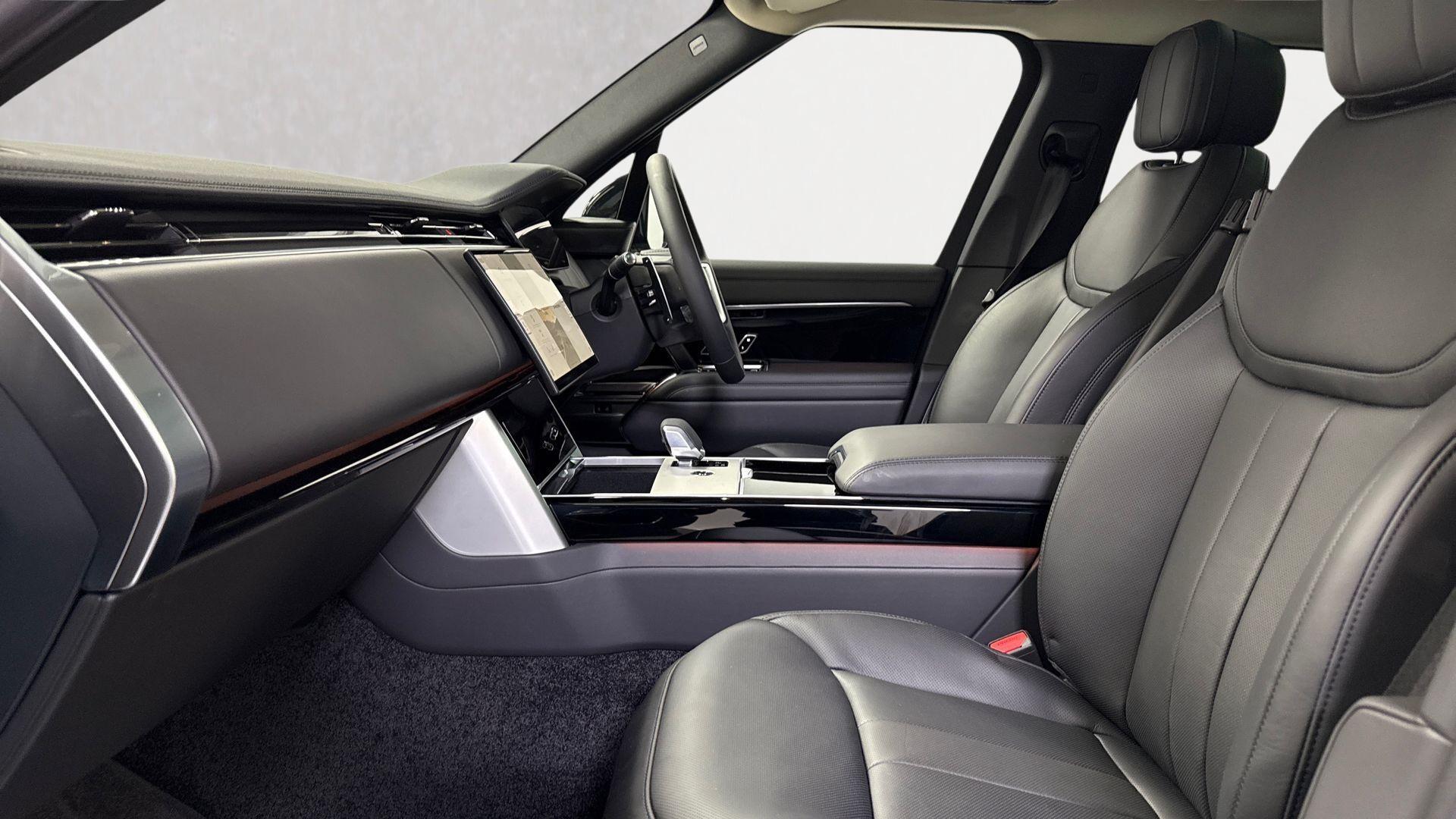 Land Rover Range Rover view 3