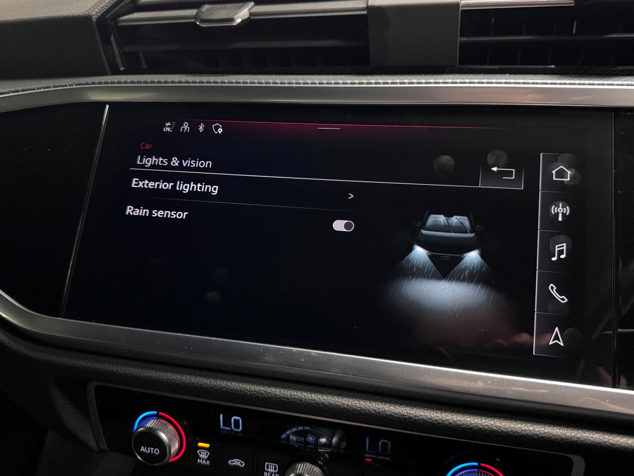 Audi Q3 view 44
