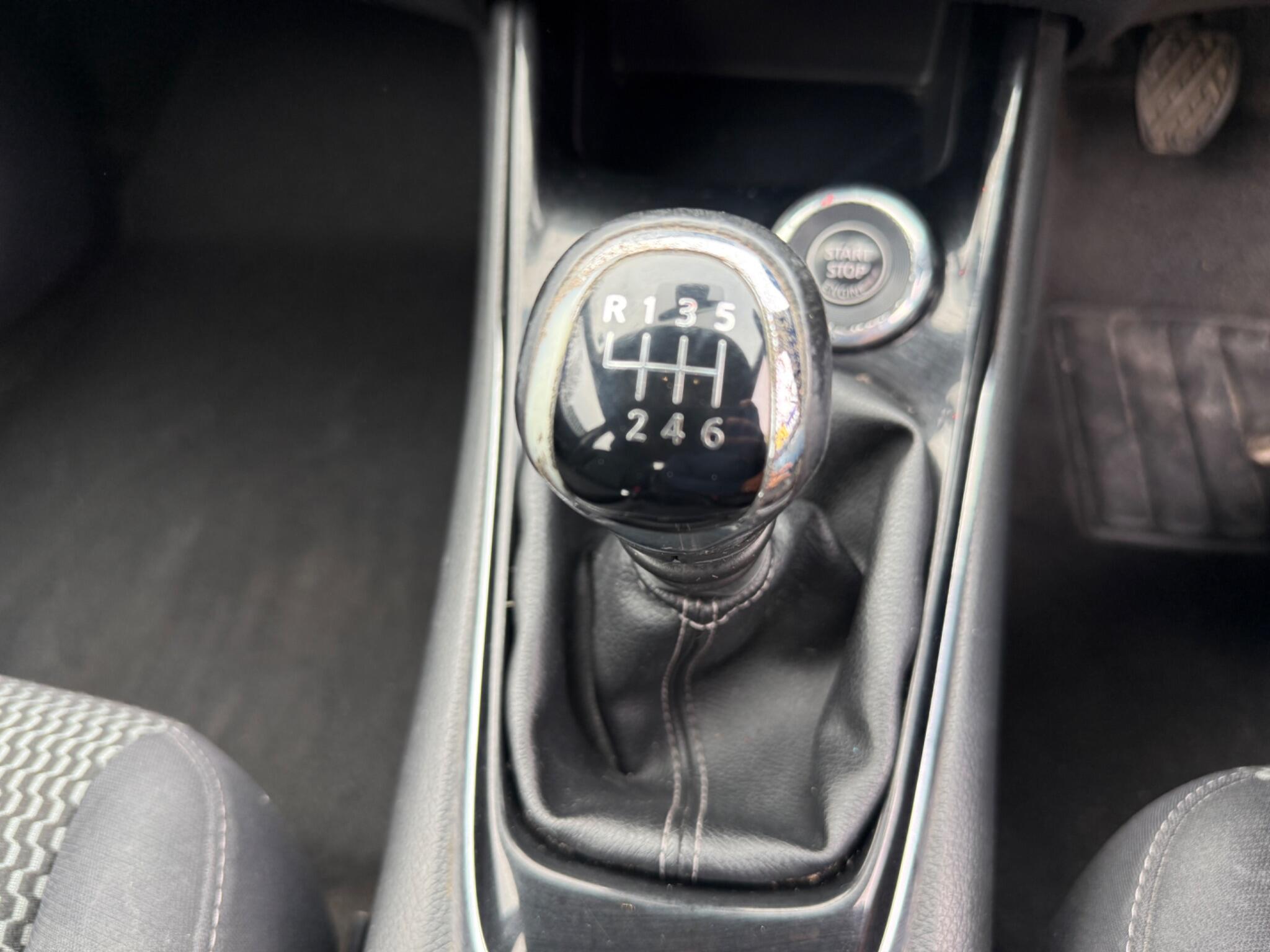 2018 Nissan Pulsar image 21