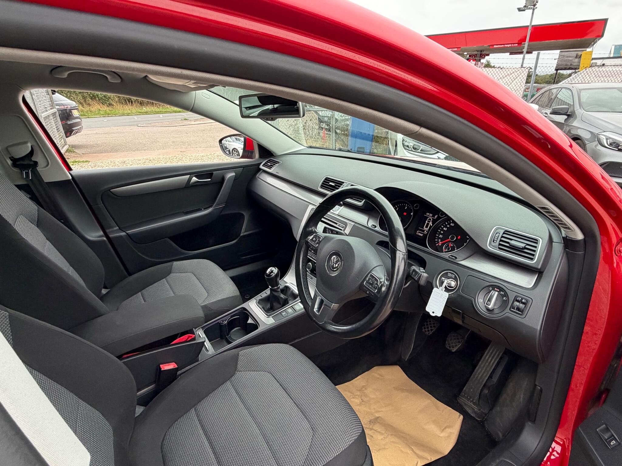 Volkswagen Passat view 2