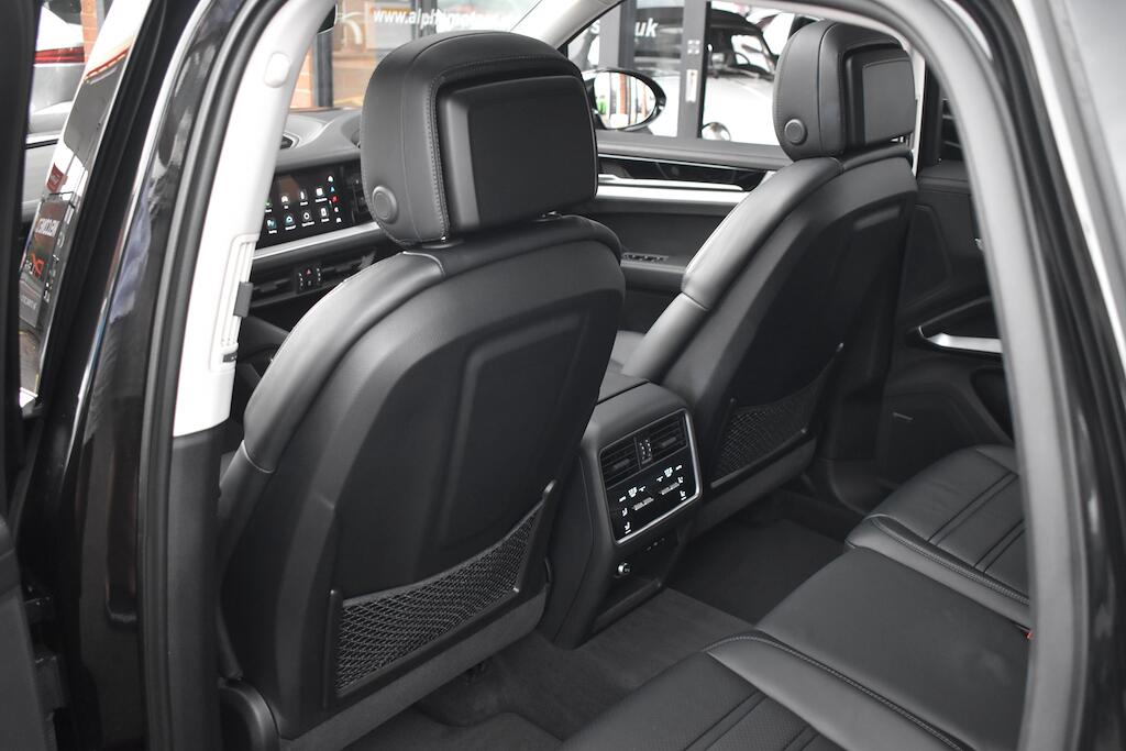 Porsche Cayenne view 55