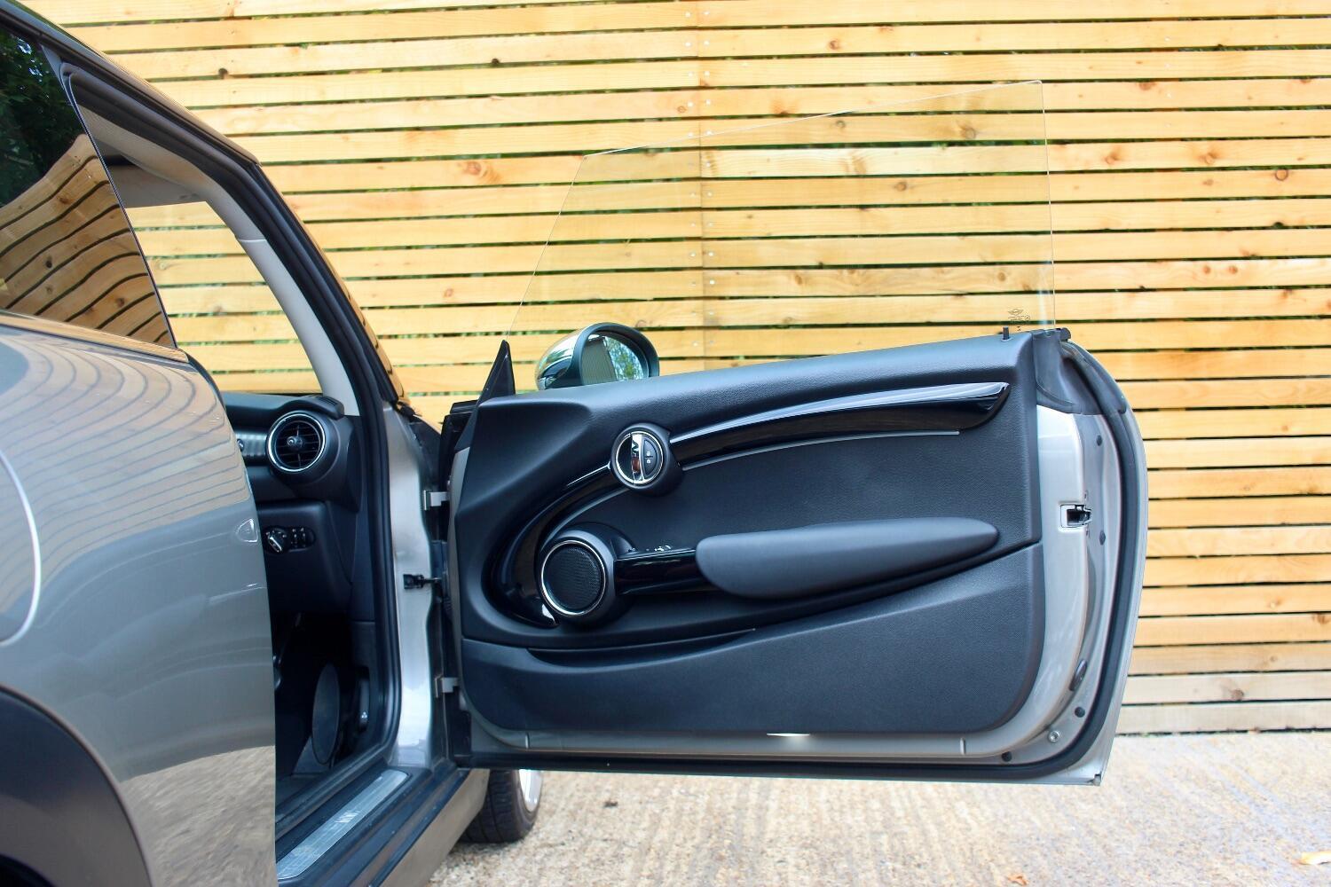 Mini Hatch view 23