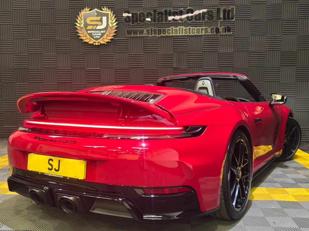 Porsche 911 view 33