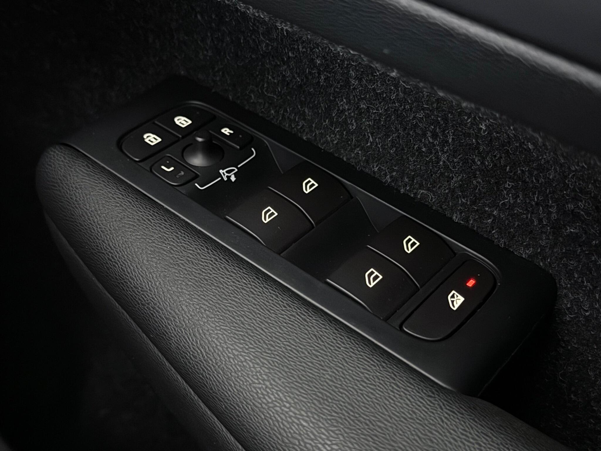 Volvo XC40 view 18